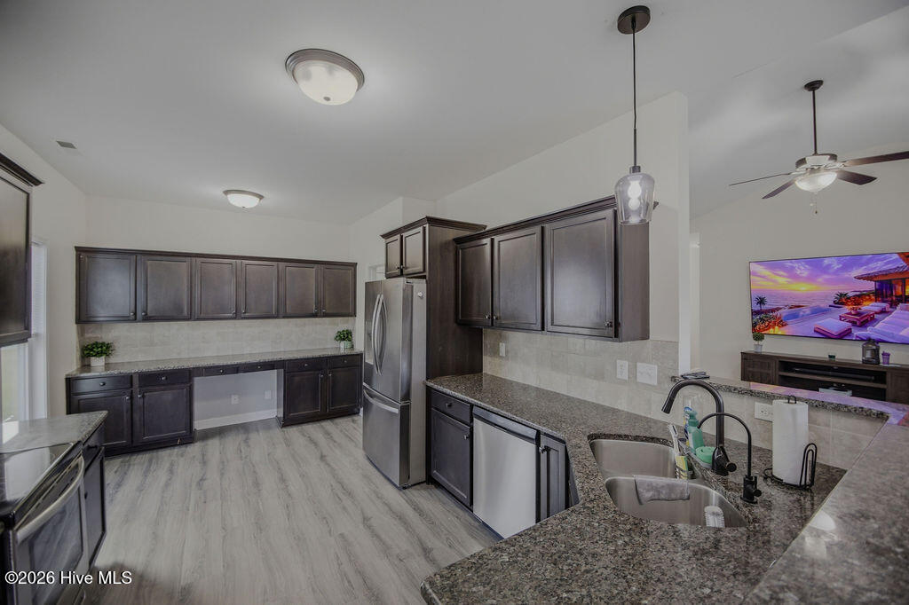 100565679 | Photo 10