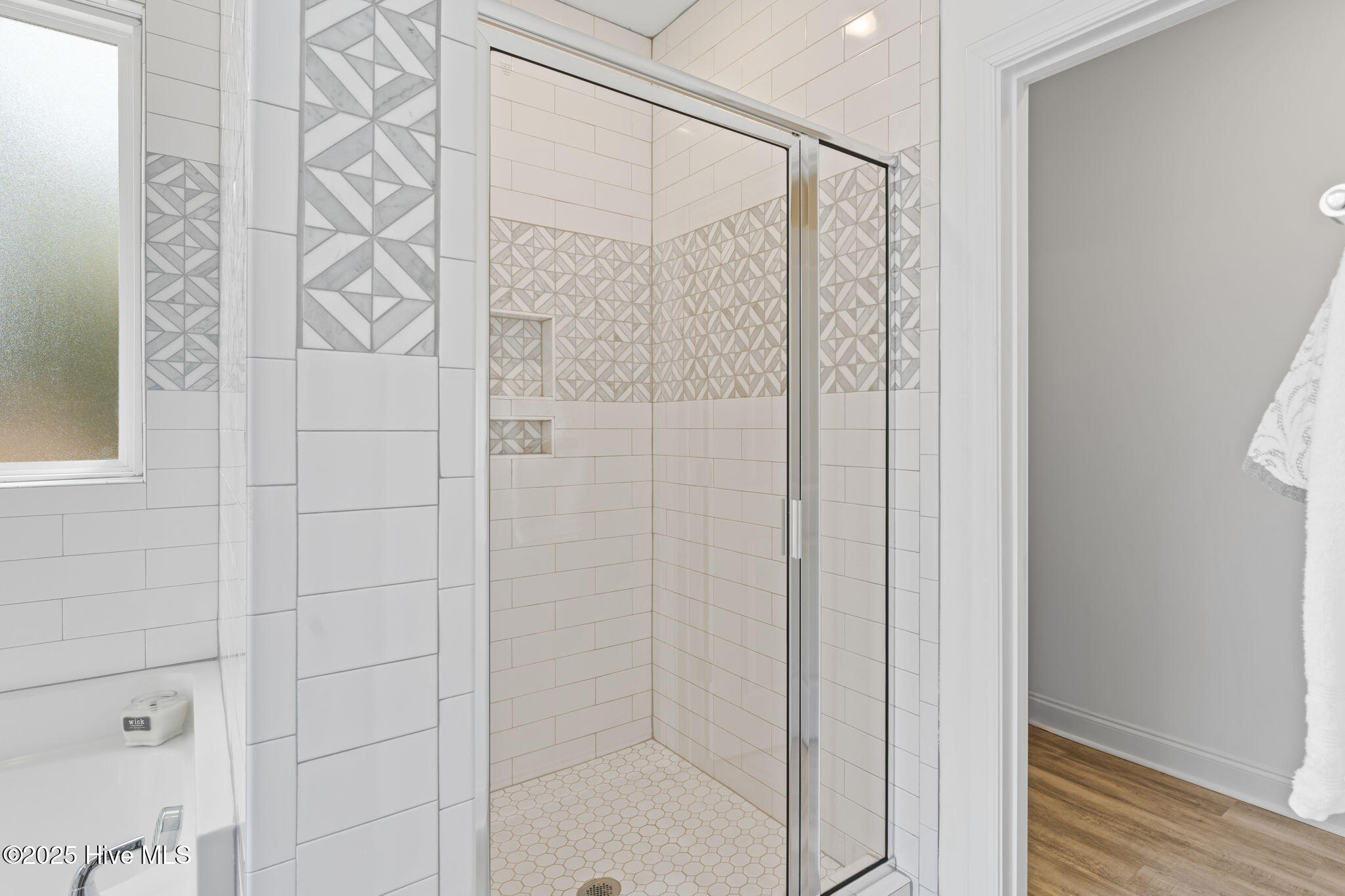 100528338 | Photo 30