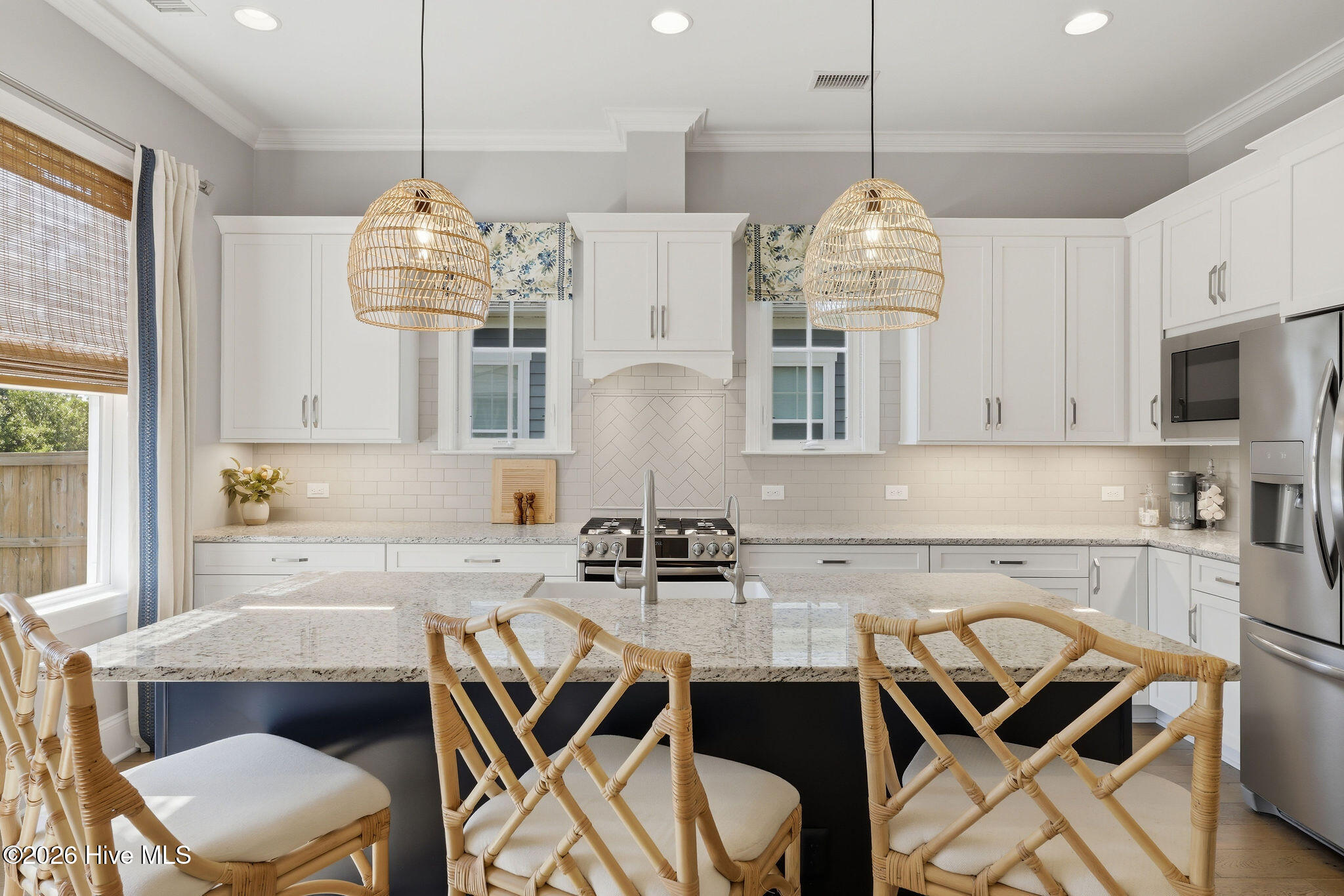 100569190 | Photo 20