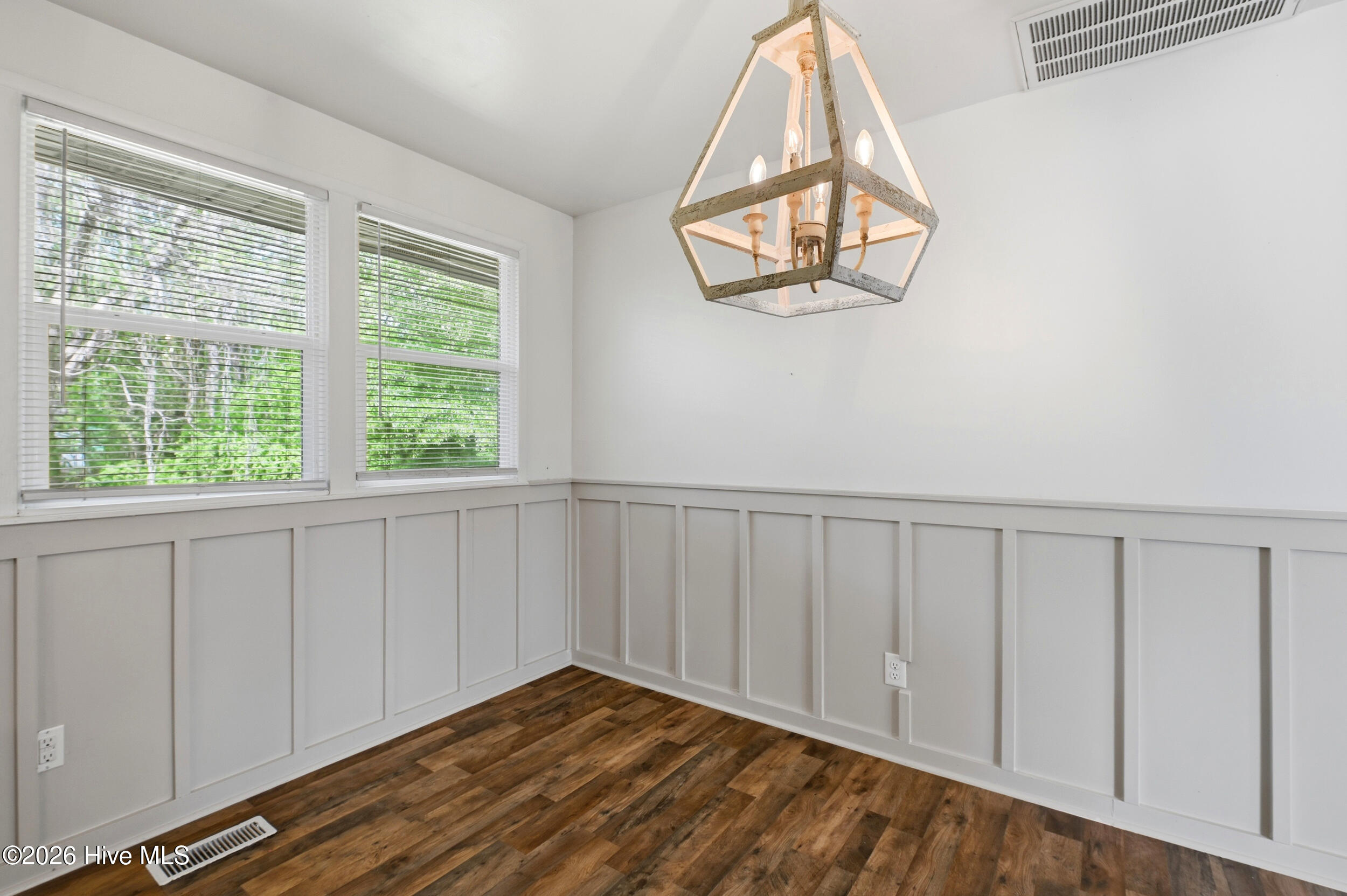 100566125 | Photo 13