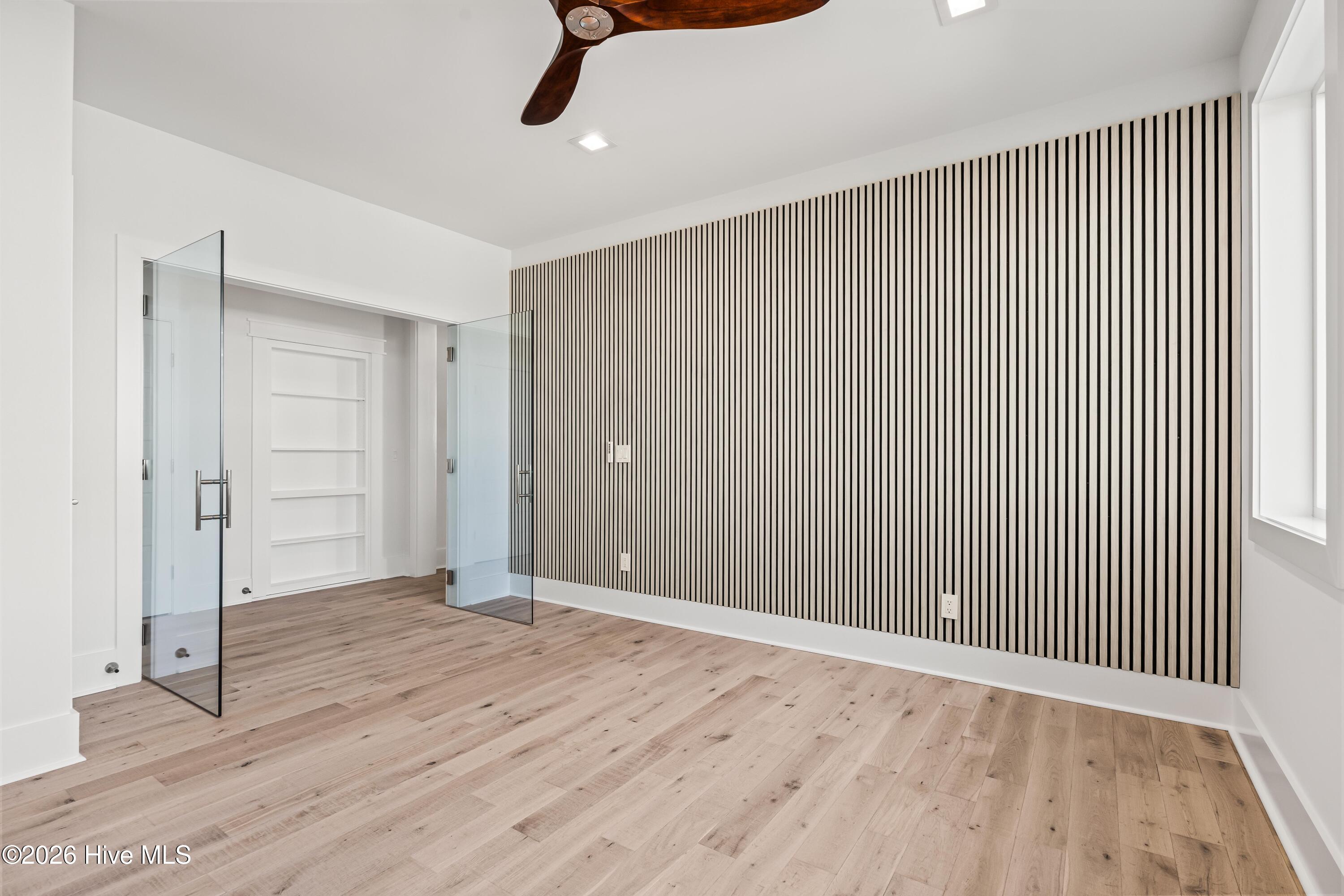 100558368 | Photo 56