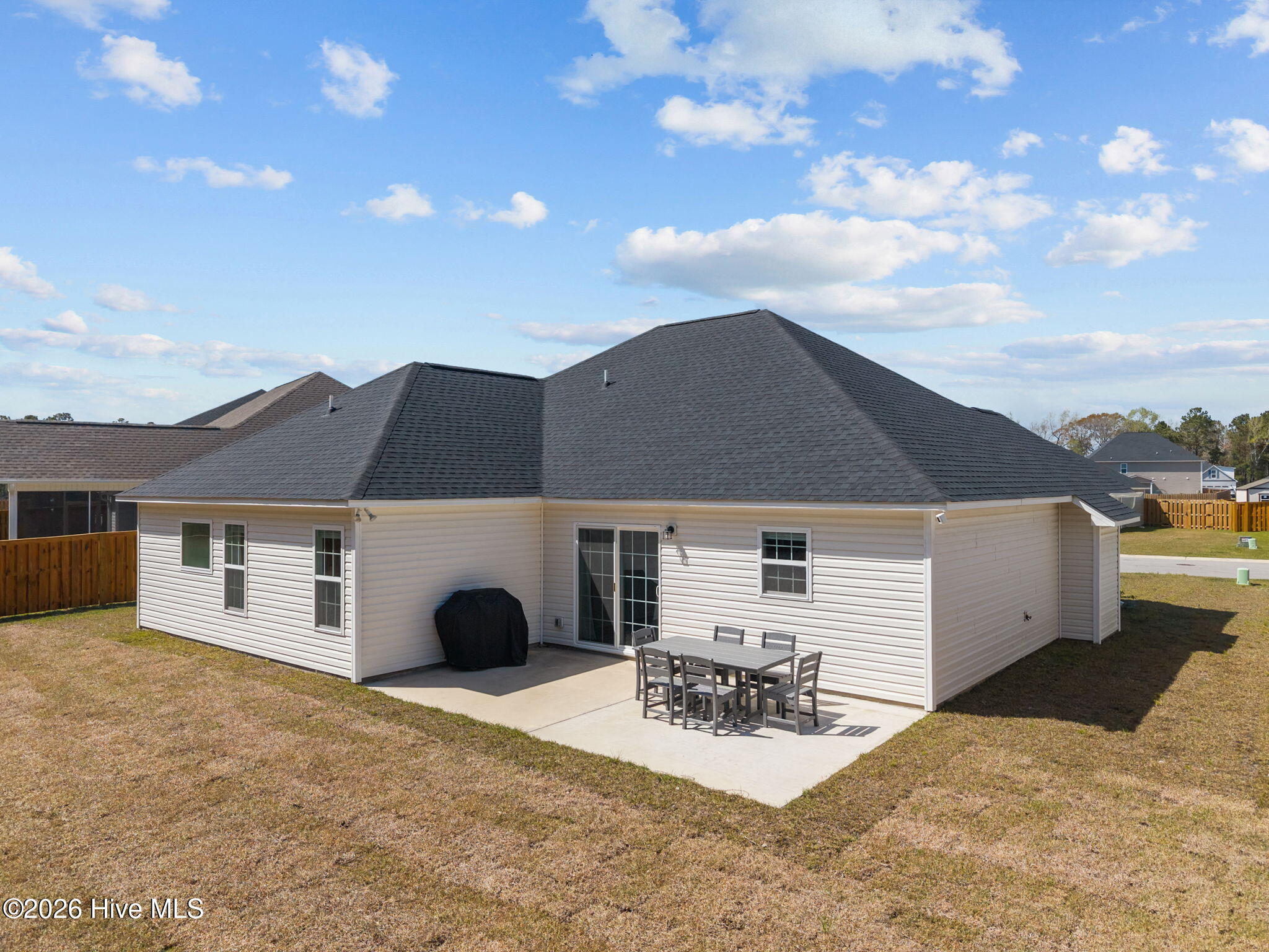 100563738 | Photo 35