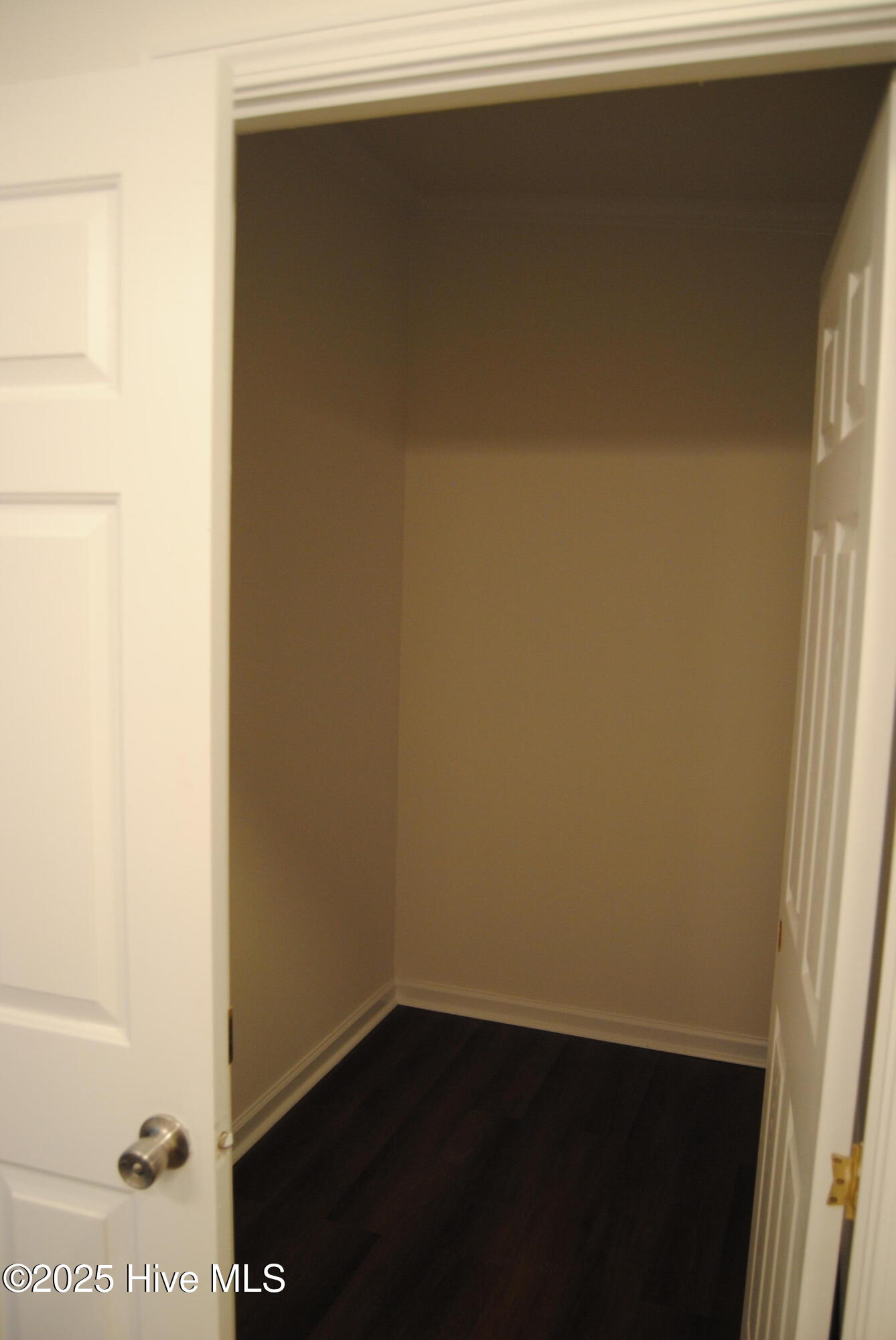 100533223 | Photo 37