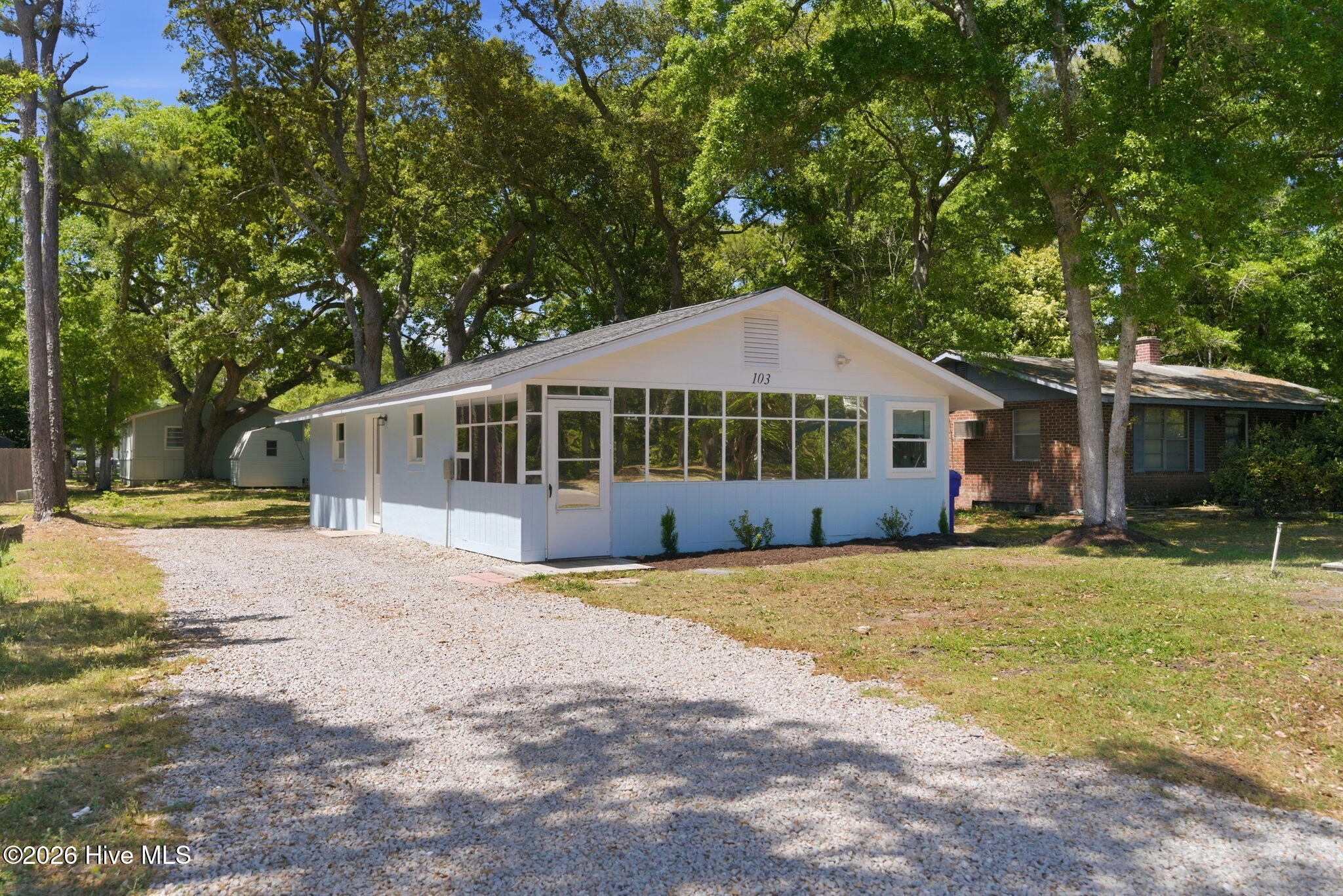 100569576 | Photo 36