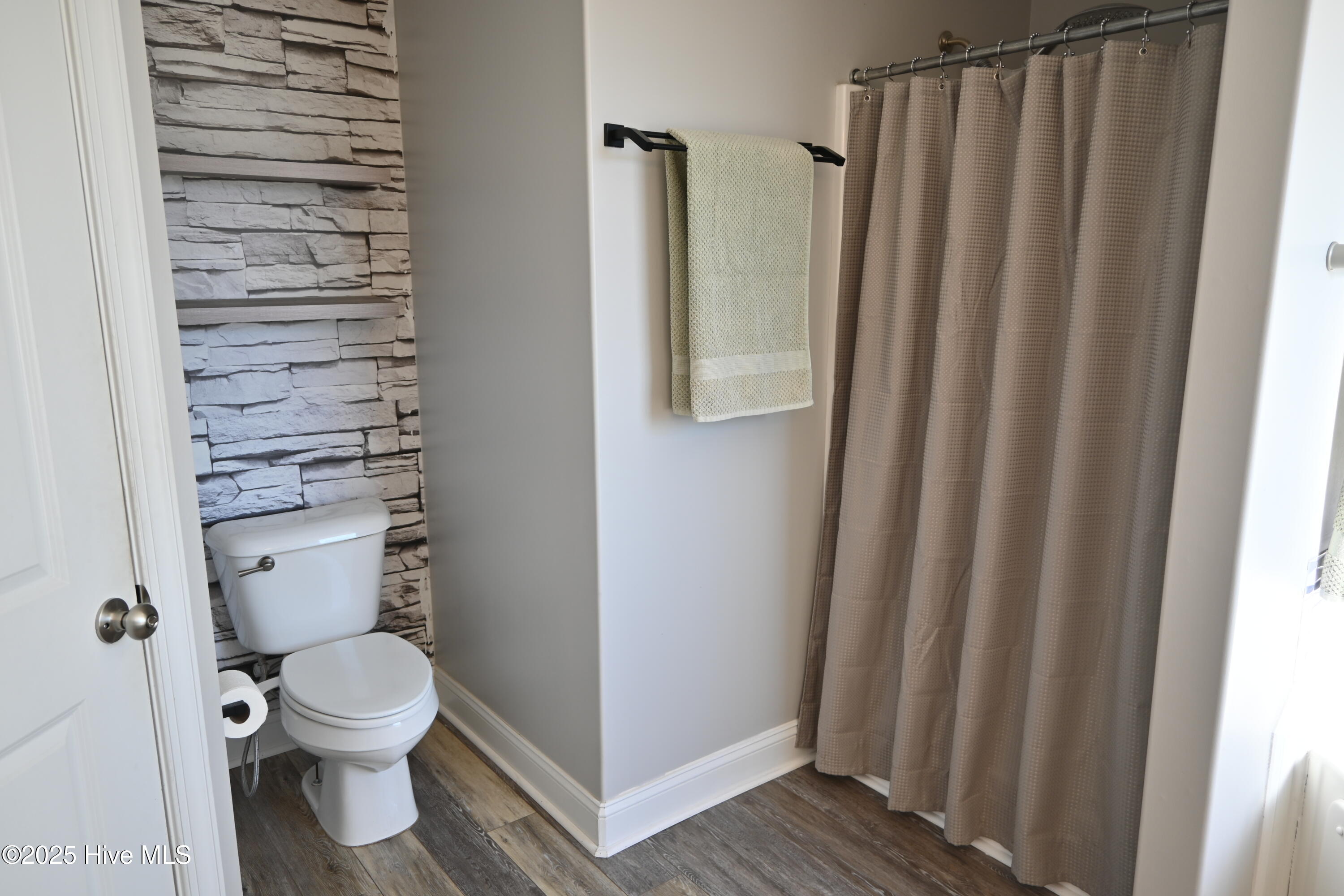 100547173 | Photo 25