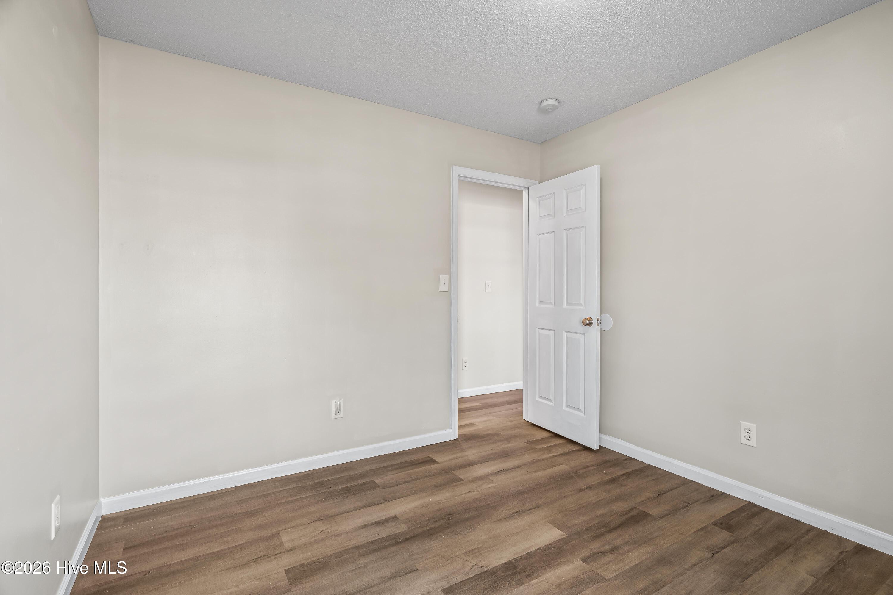 100548732 | Photo 14