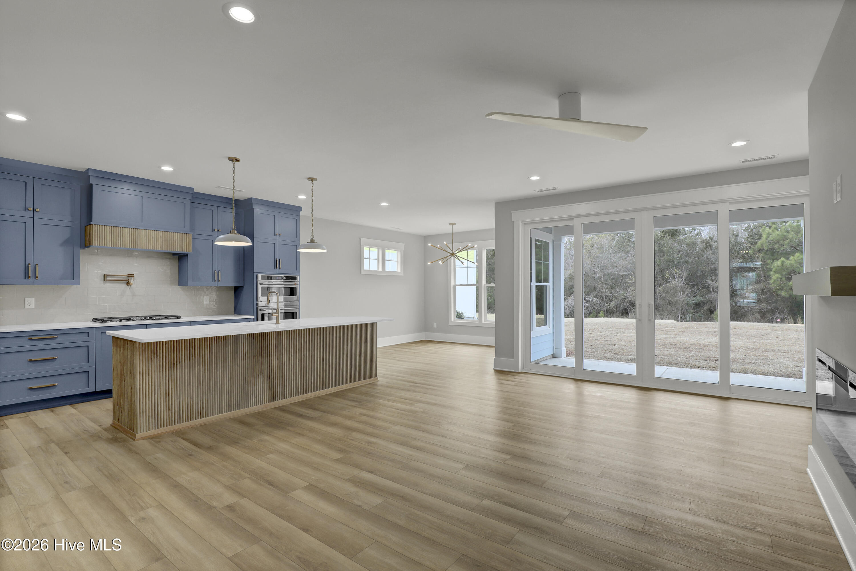 100534005 | Photo 10