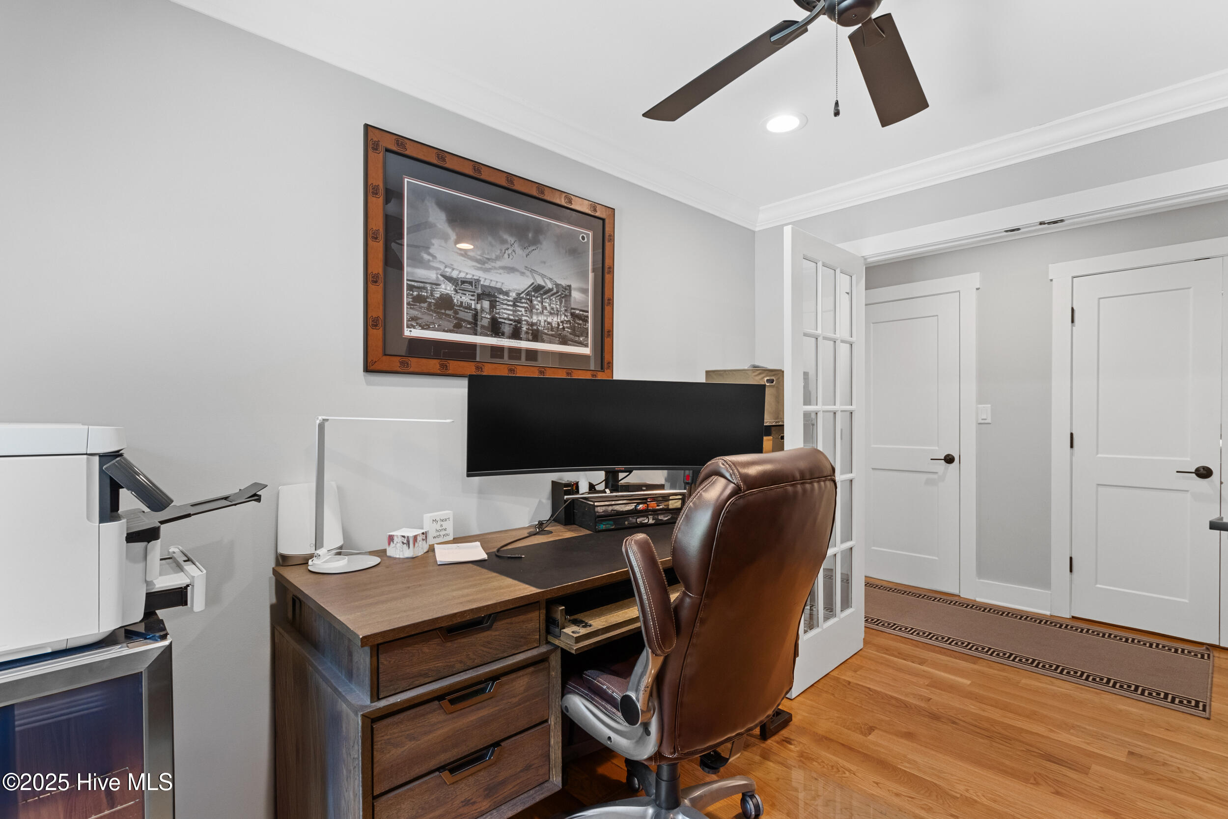 100561677 | Photo 51