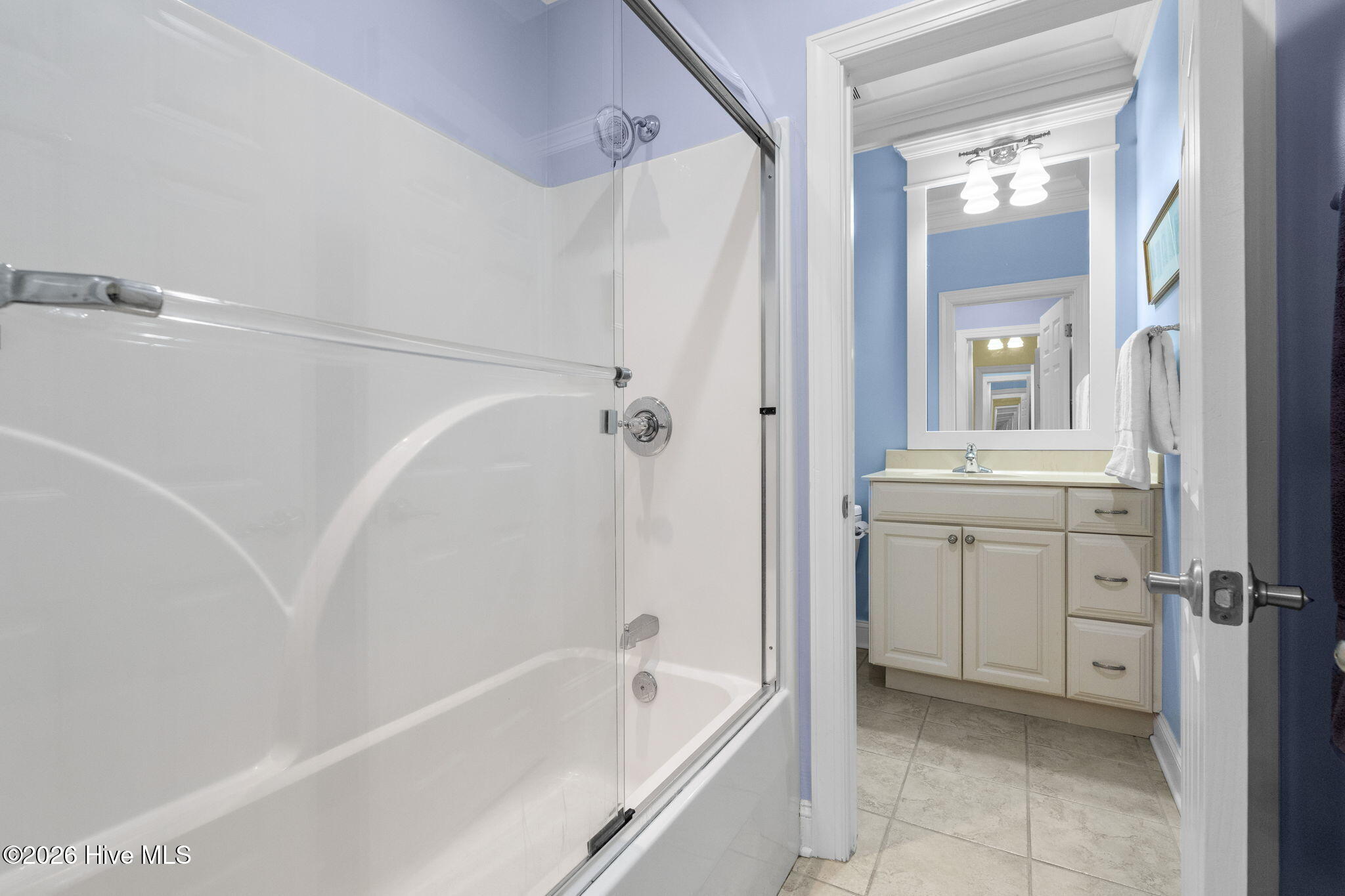 100563336 | Photo 34