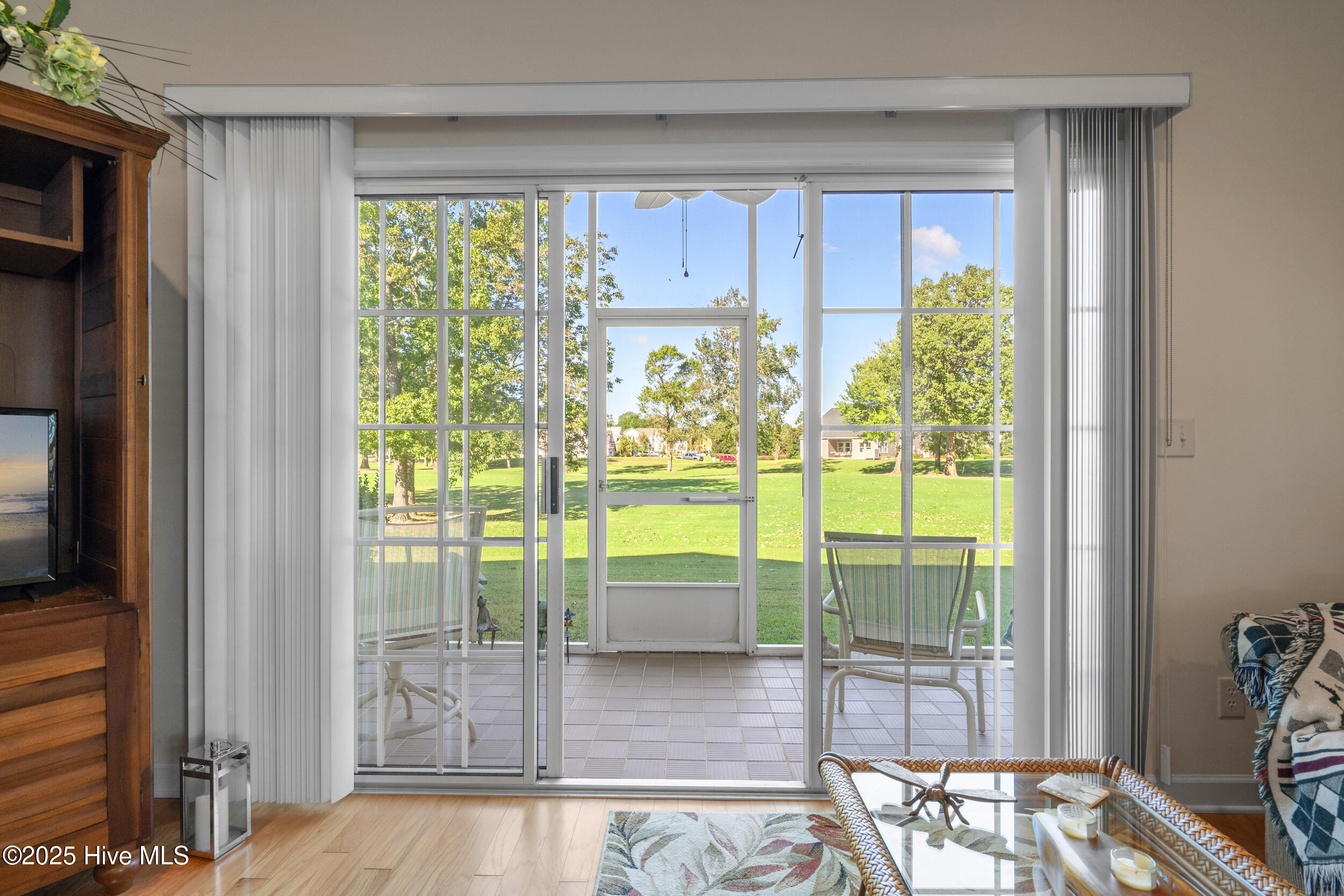 100536950 | Photo 28