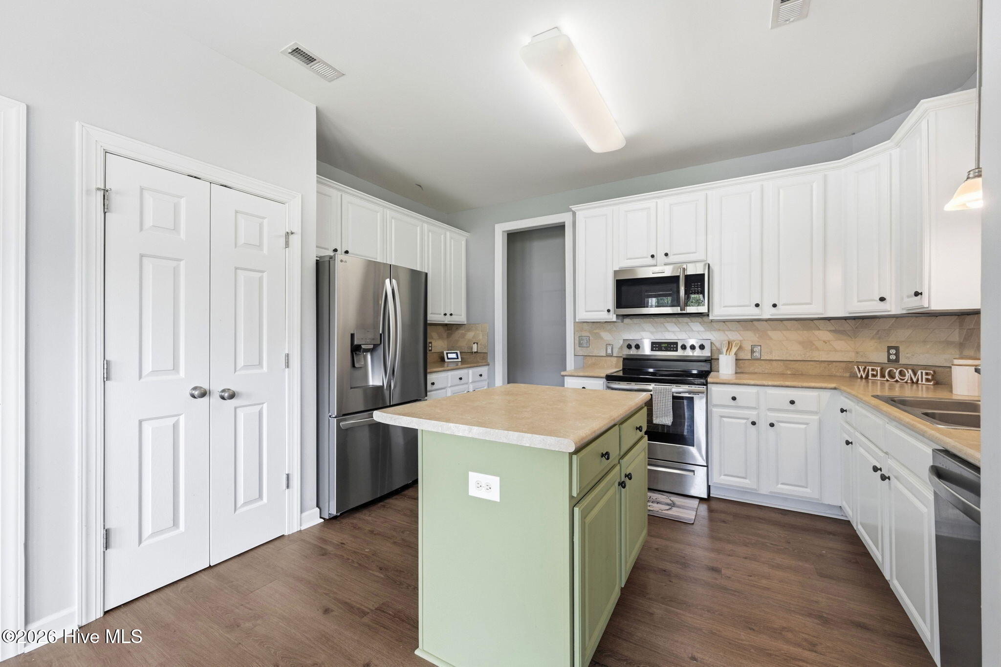 204 Wedgefield Circle,Maple Hill