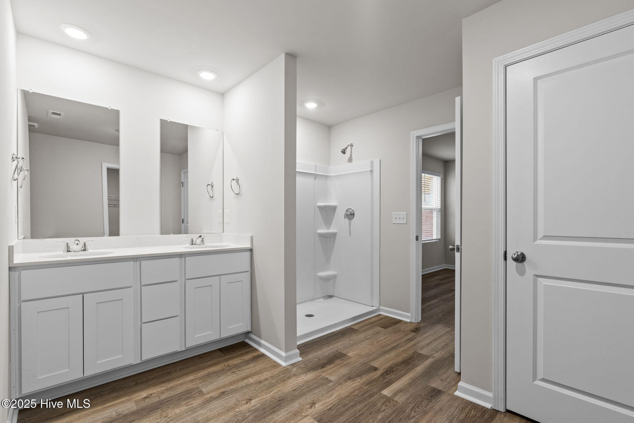 100506645 | Photo 27