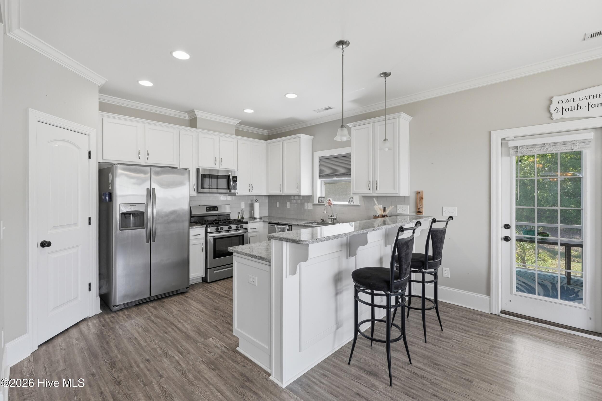 100570242 | Photo 10