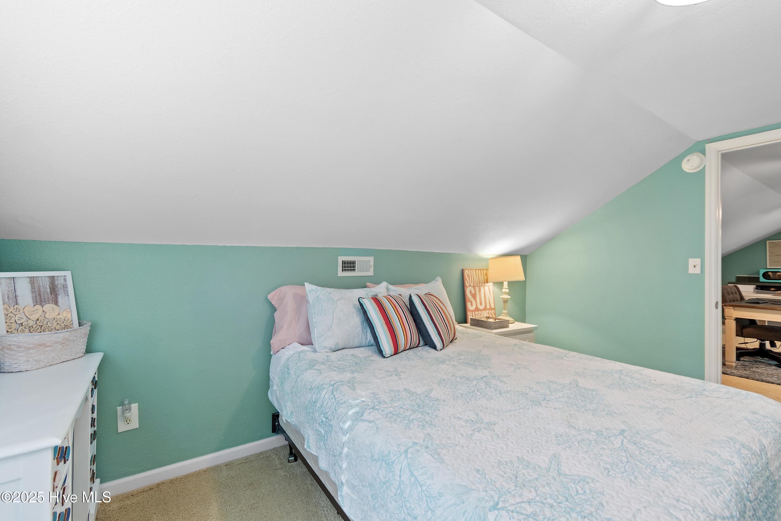 100544139 | Photo 45