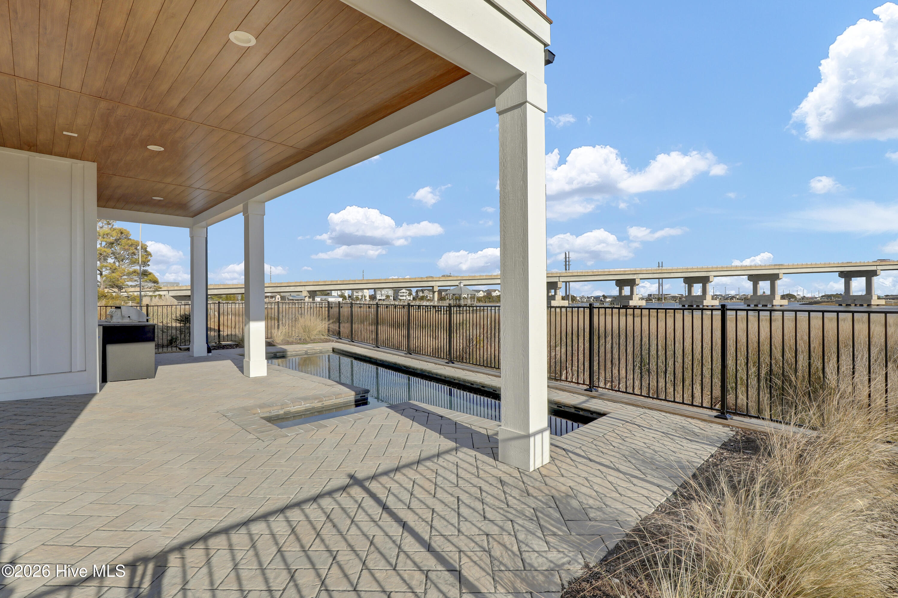 100556414 | Photo 49