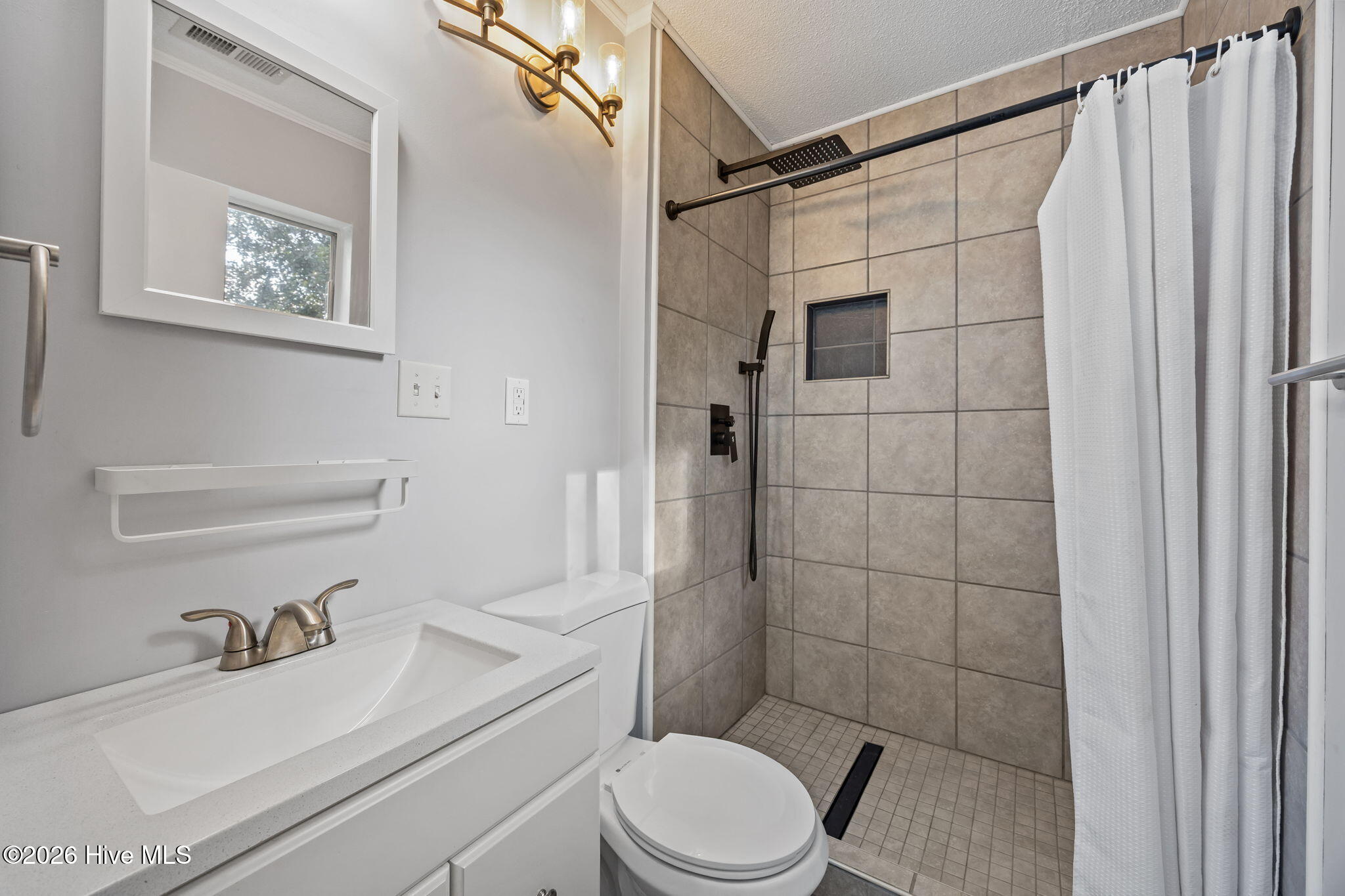 100559433 | Photo 12