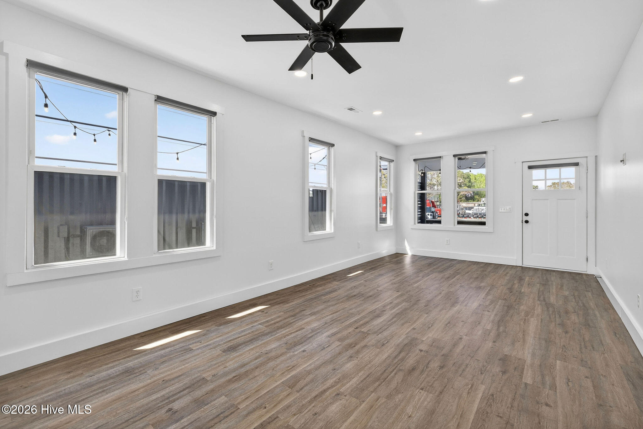 100563624 | Photo 15