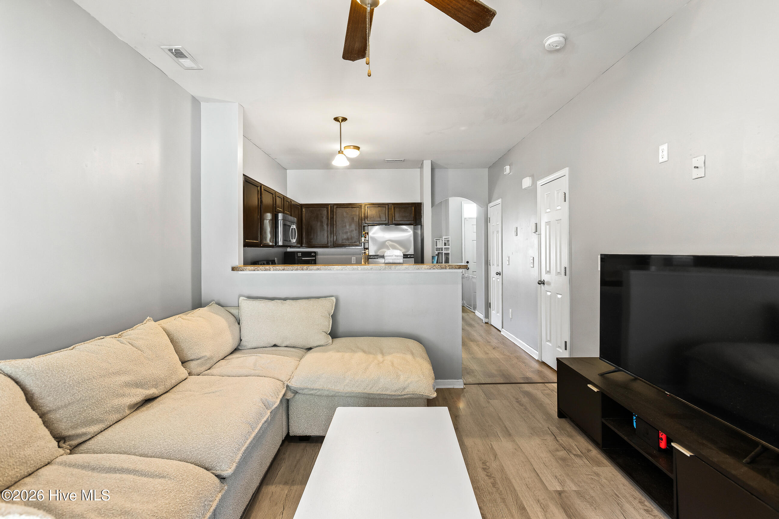 100561712 | Photo 11