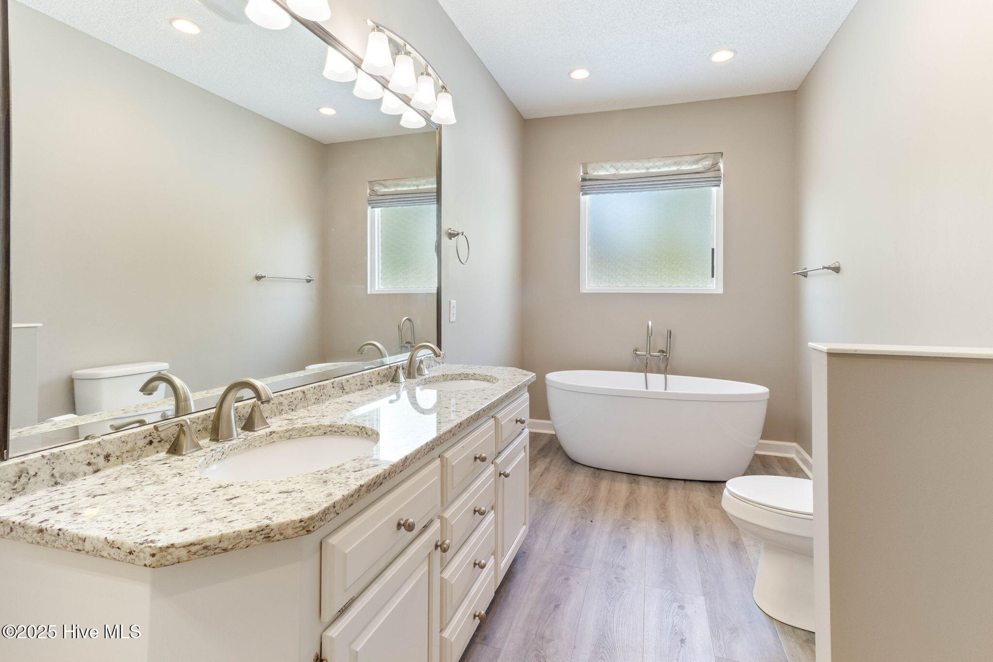 100533905 | Photo 28