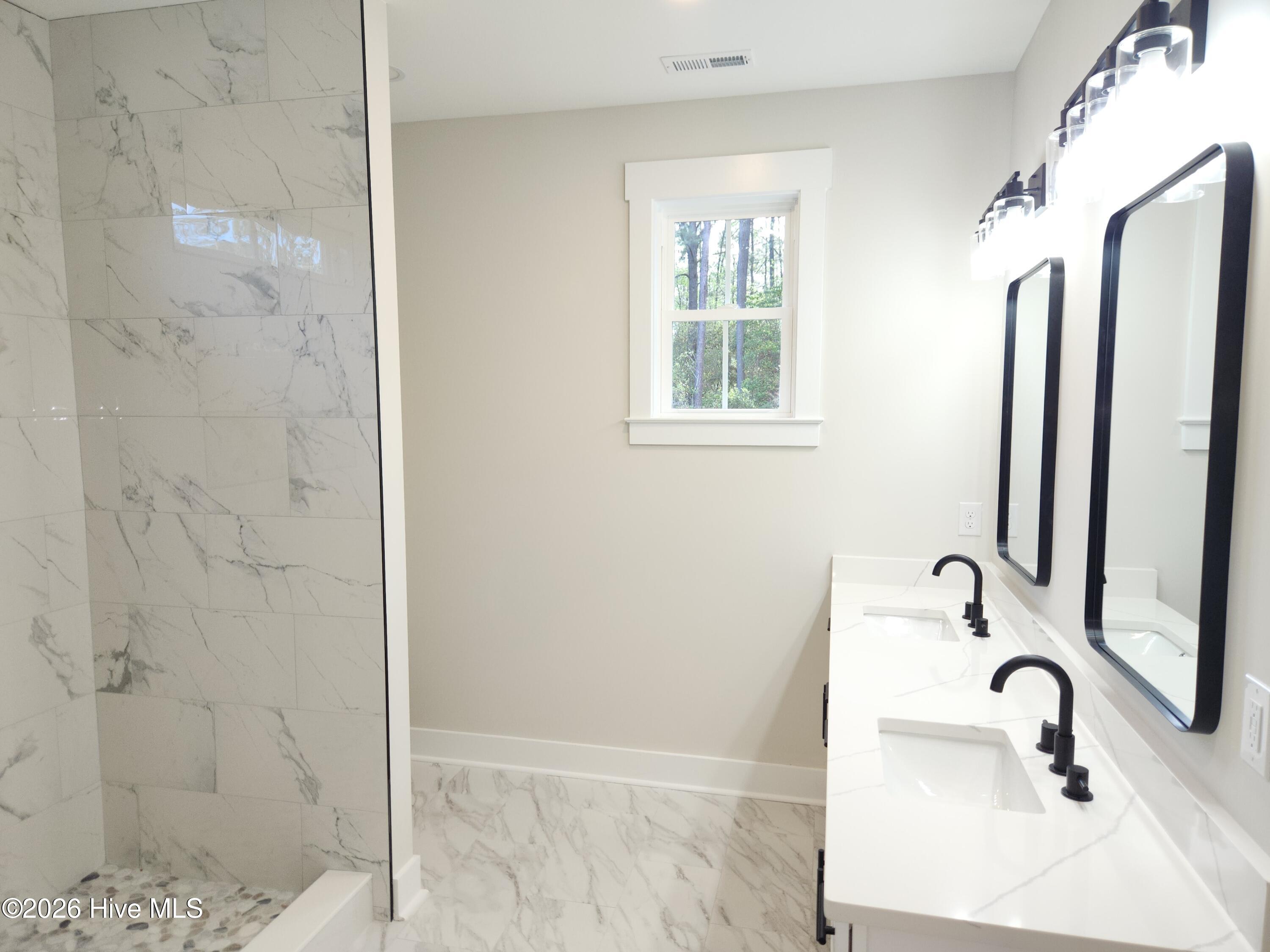 100566196 | Photo 34