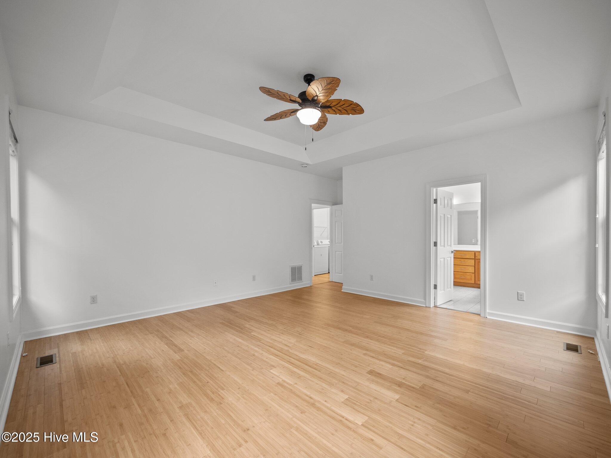 100559158 | Photo 25