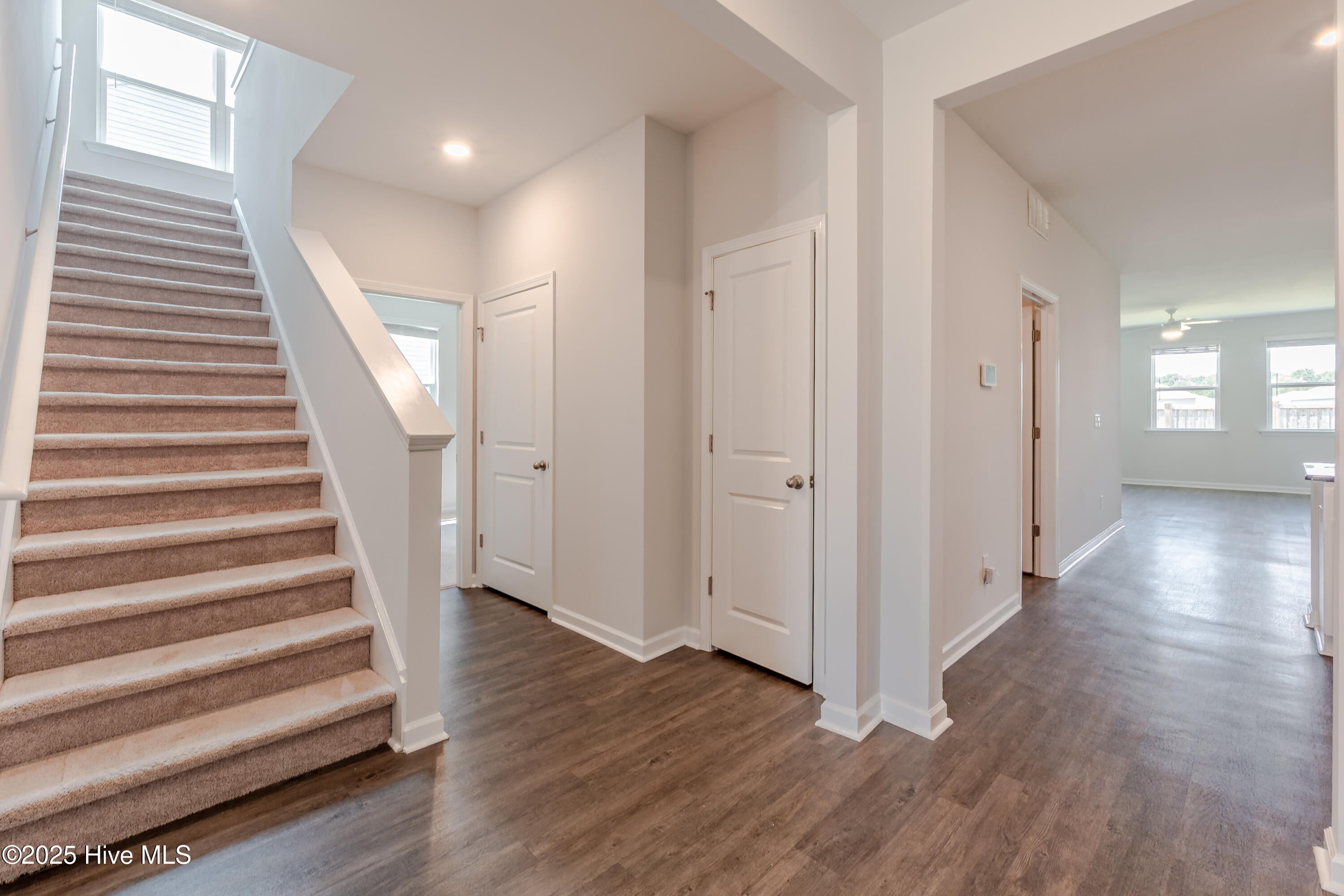 100526053 | Photo 45