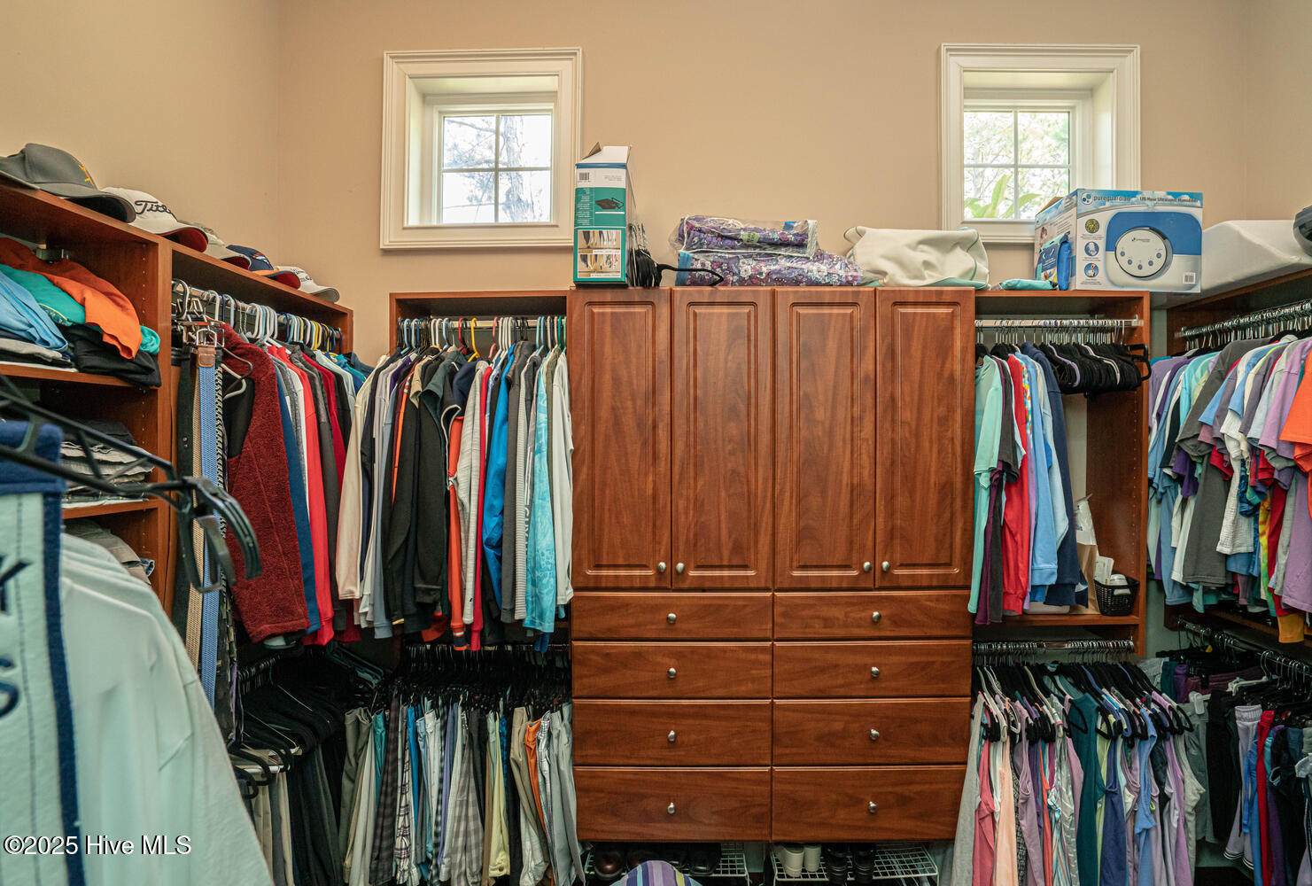 100554375 | Photo 23