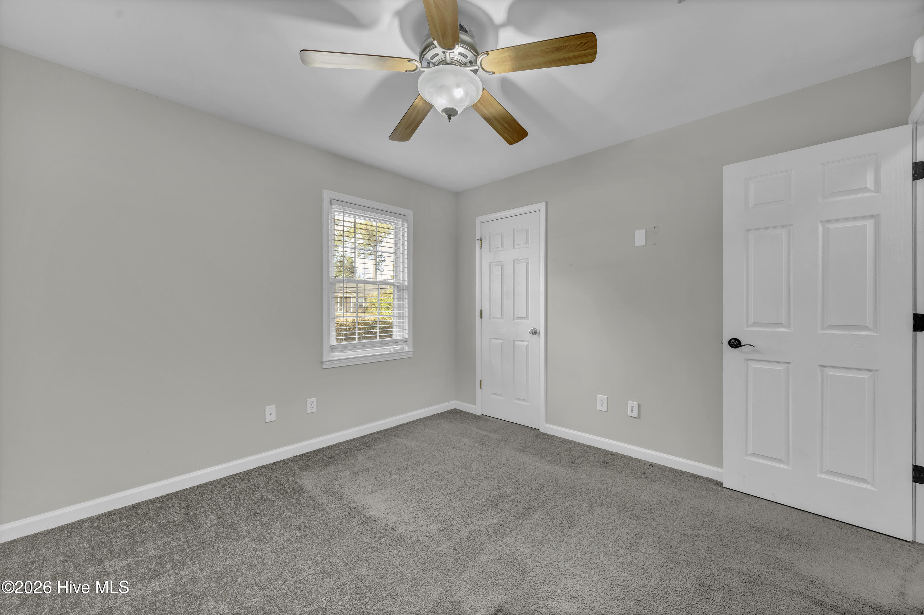 100549166 | Photo 18