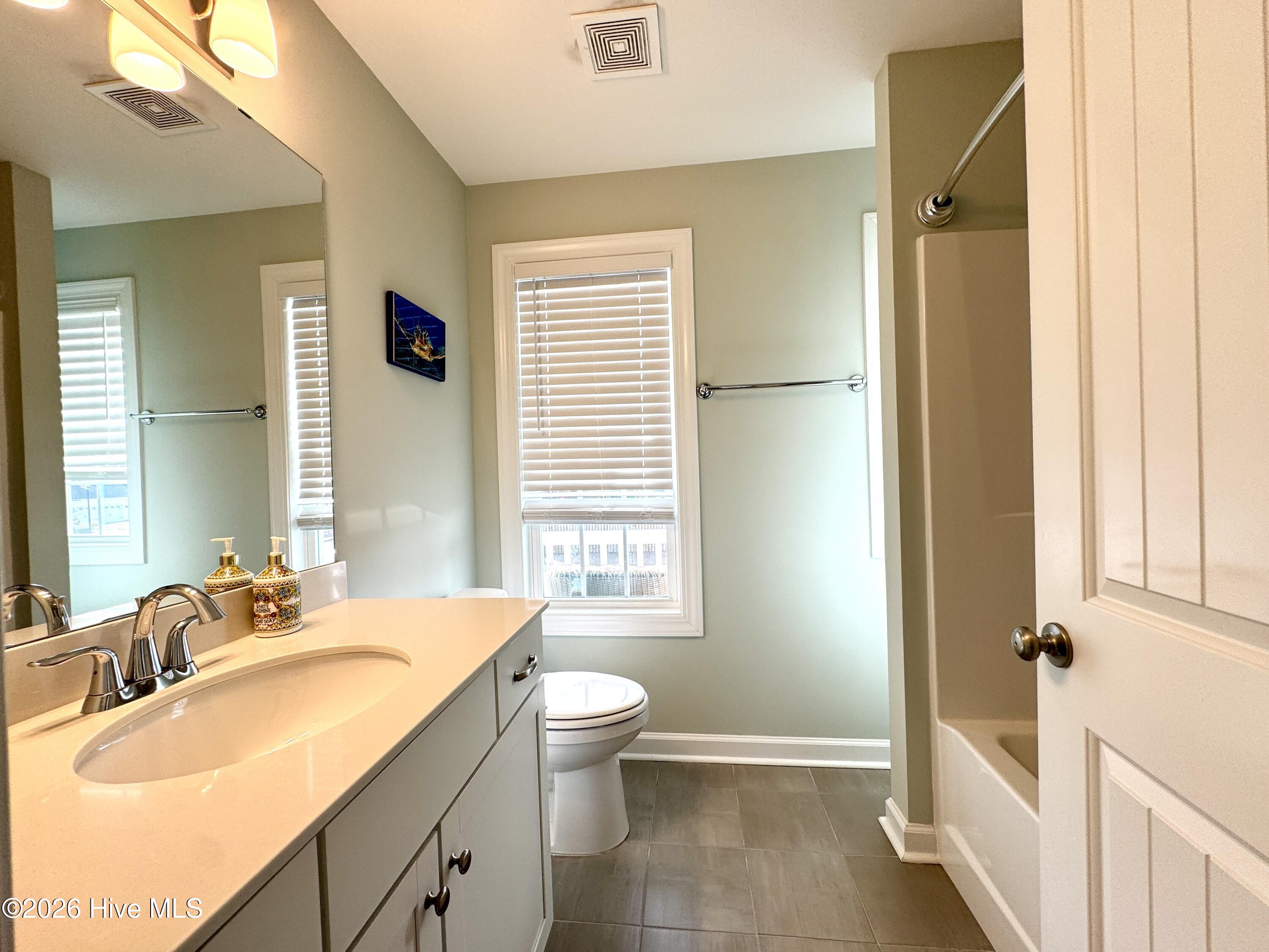 100547423 | Photo 31