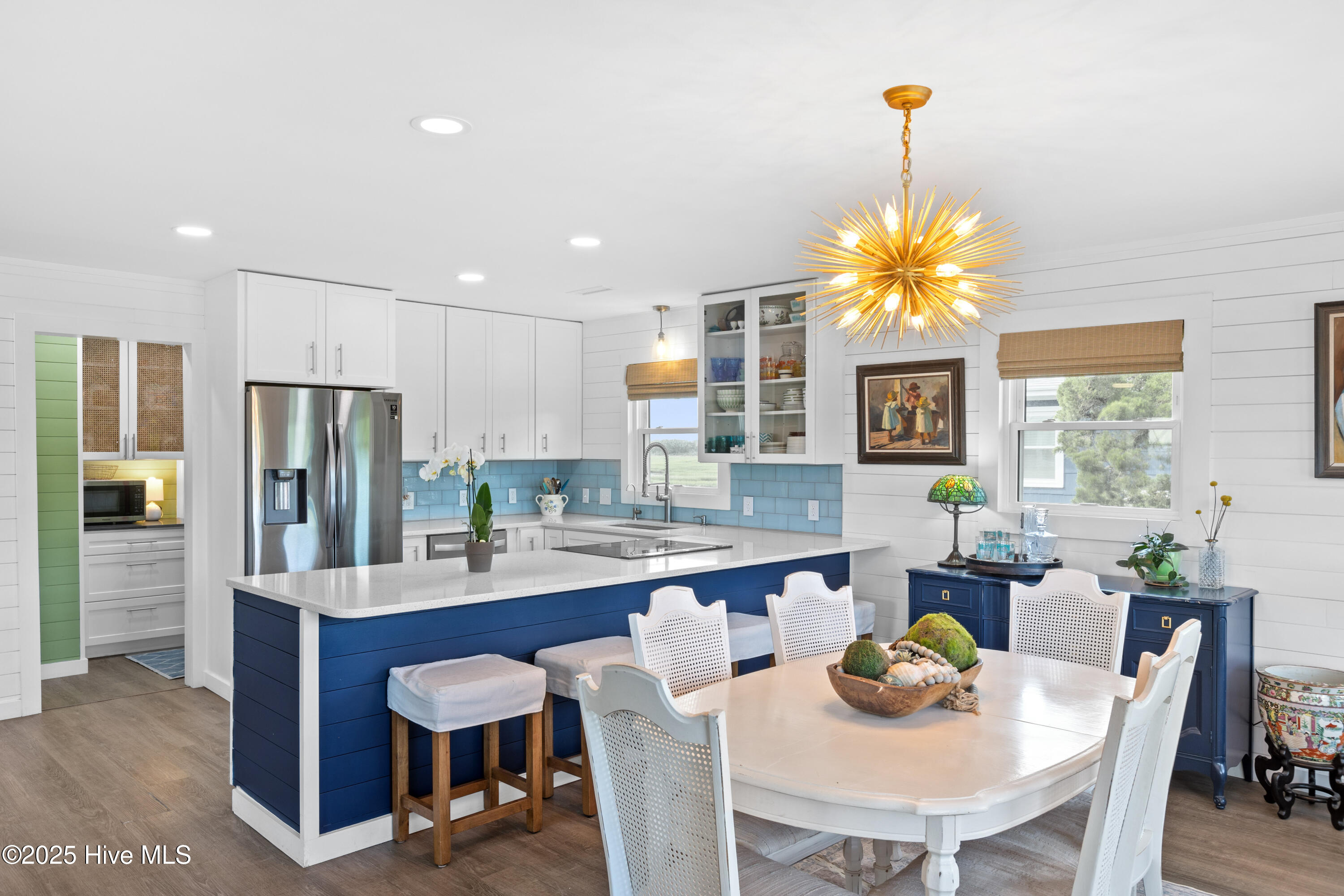 100567814 | Photo 13