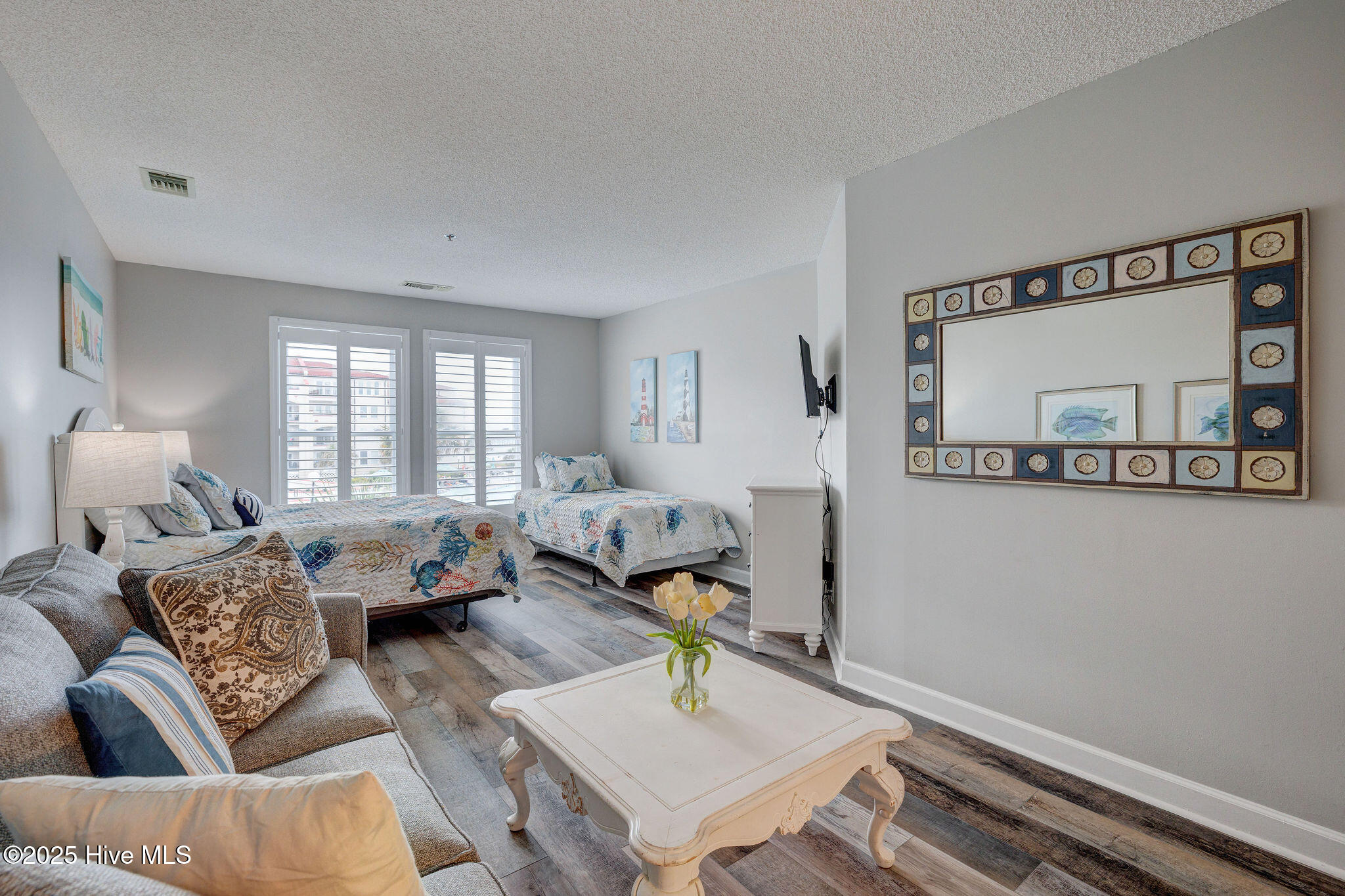 100526361 | Photo 13