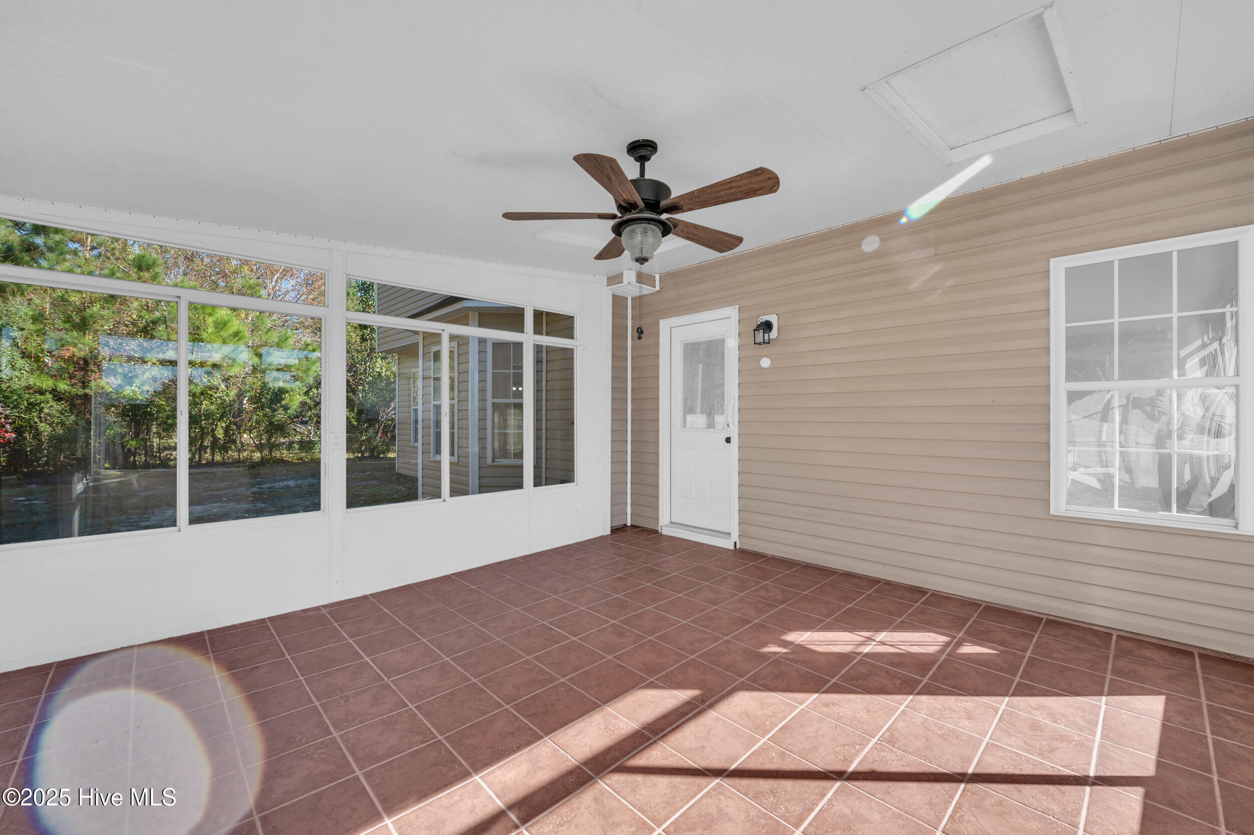 100540827 | Photo 36