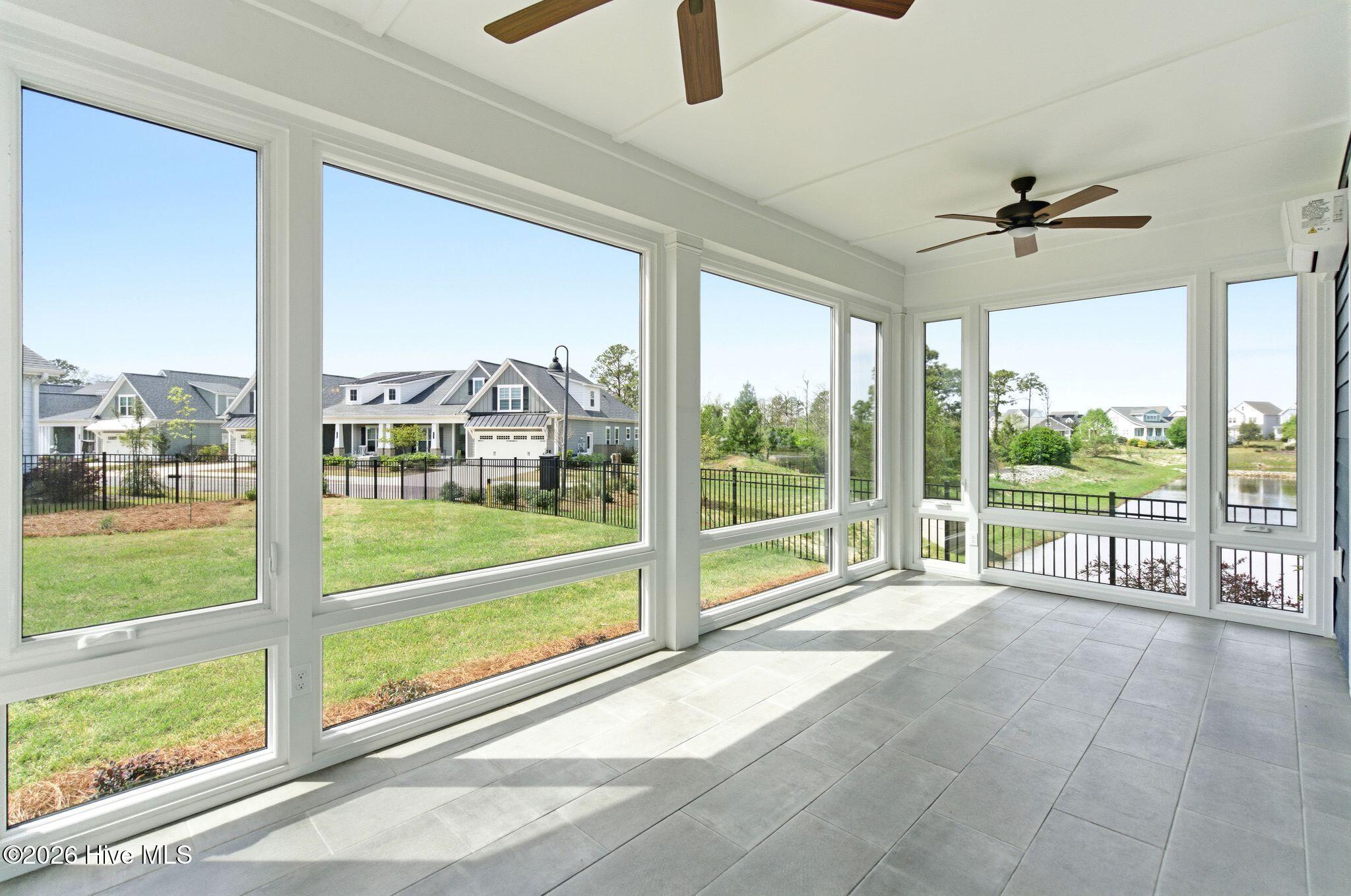 100565935 | Photo 36