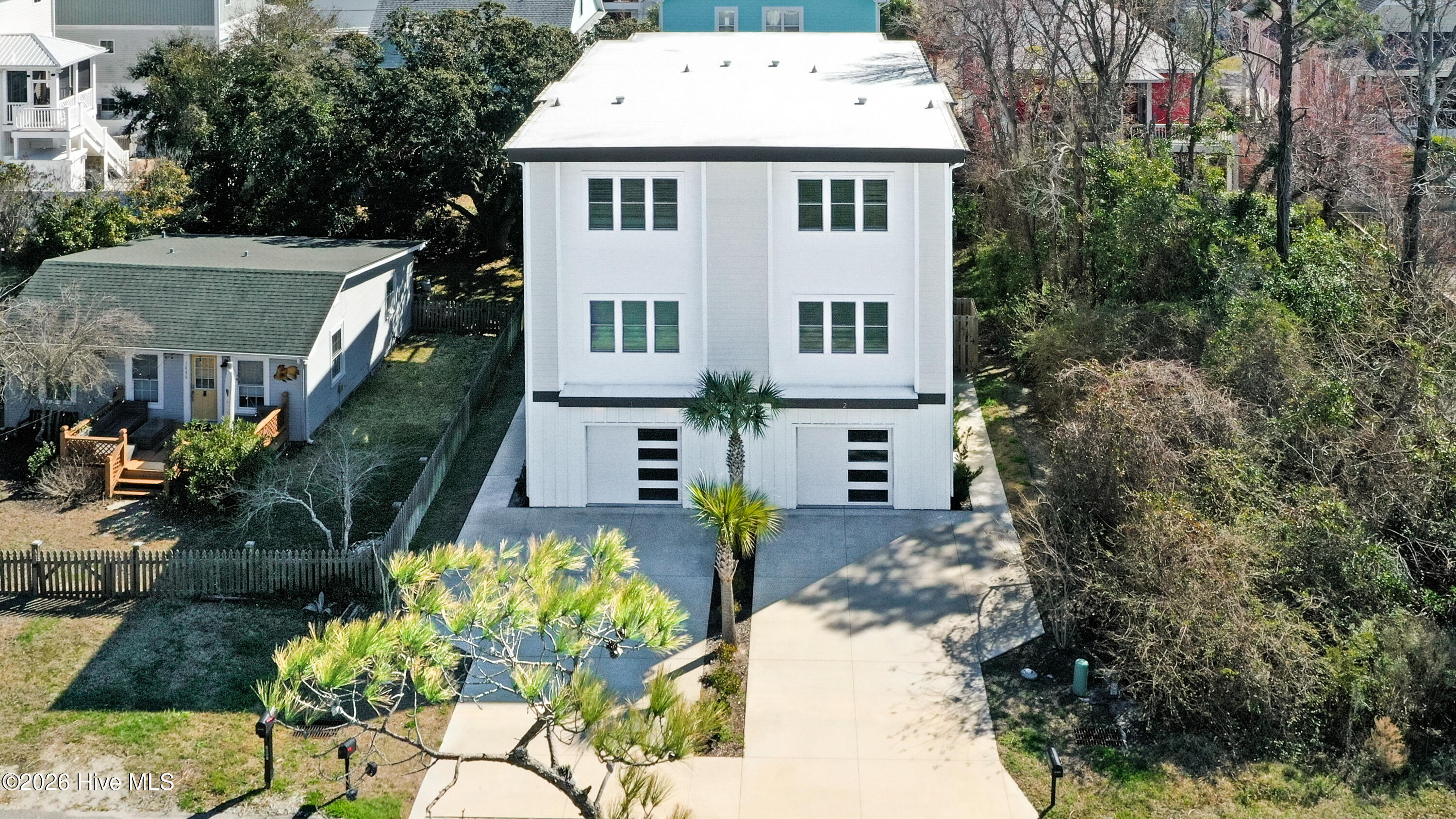 100557006 | Photo 37