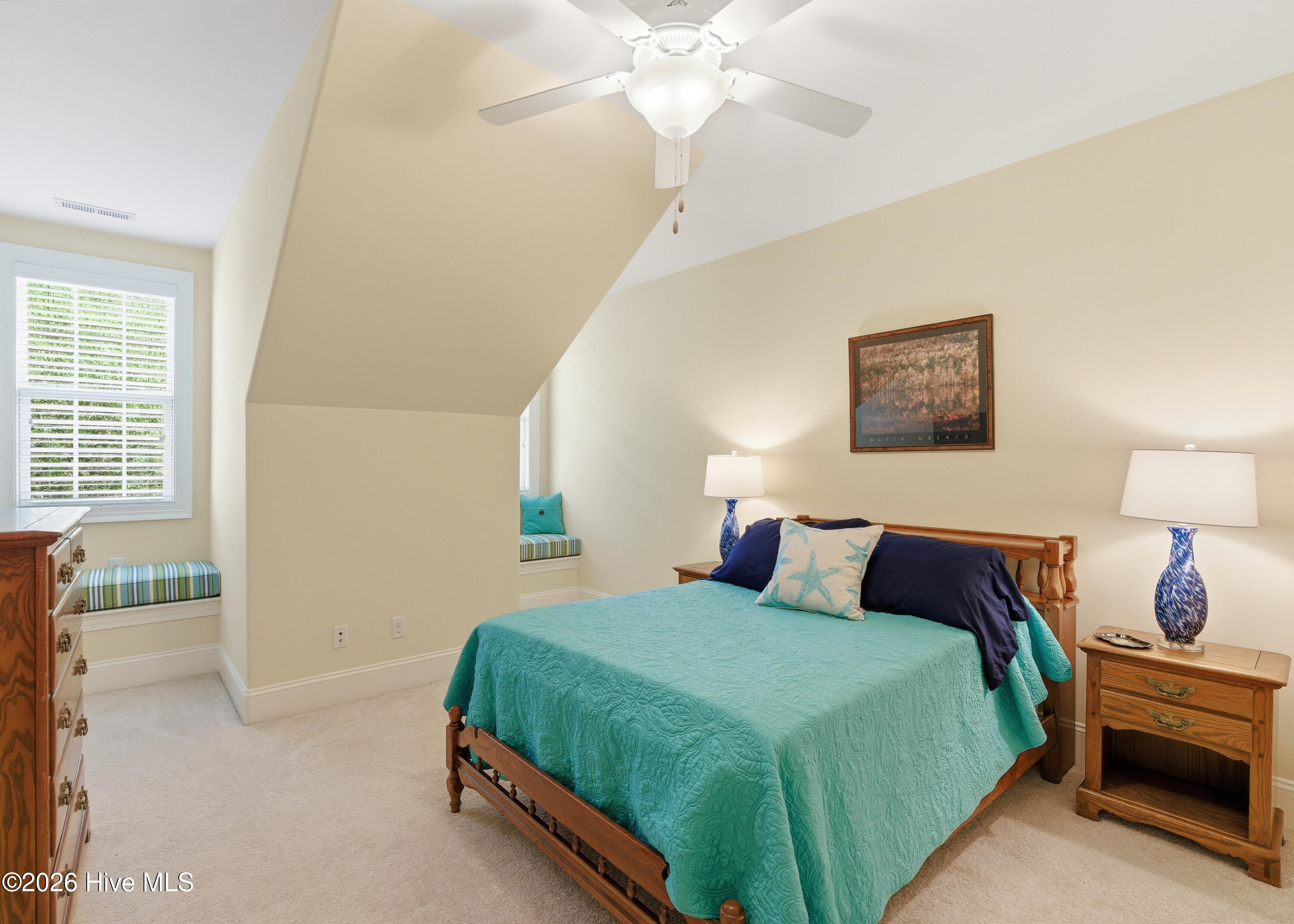 100569454 | Photo 52