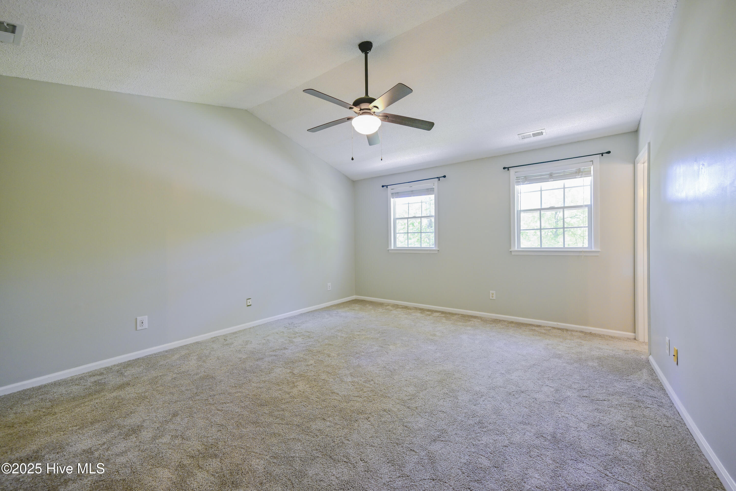 100523748 | Photo 35