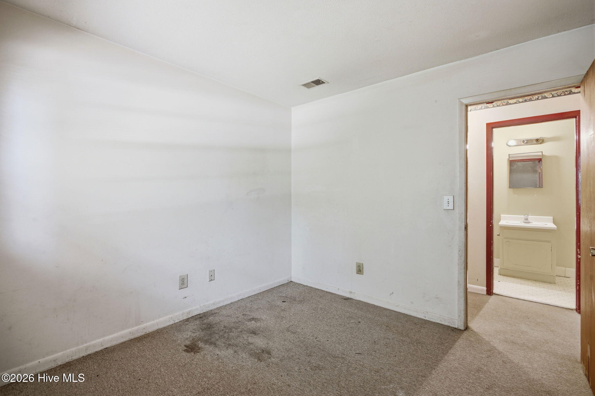 100586976 | Photo 29