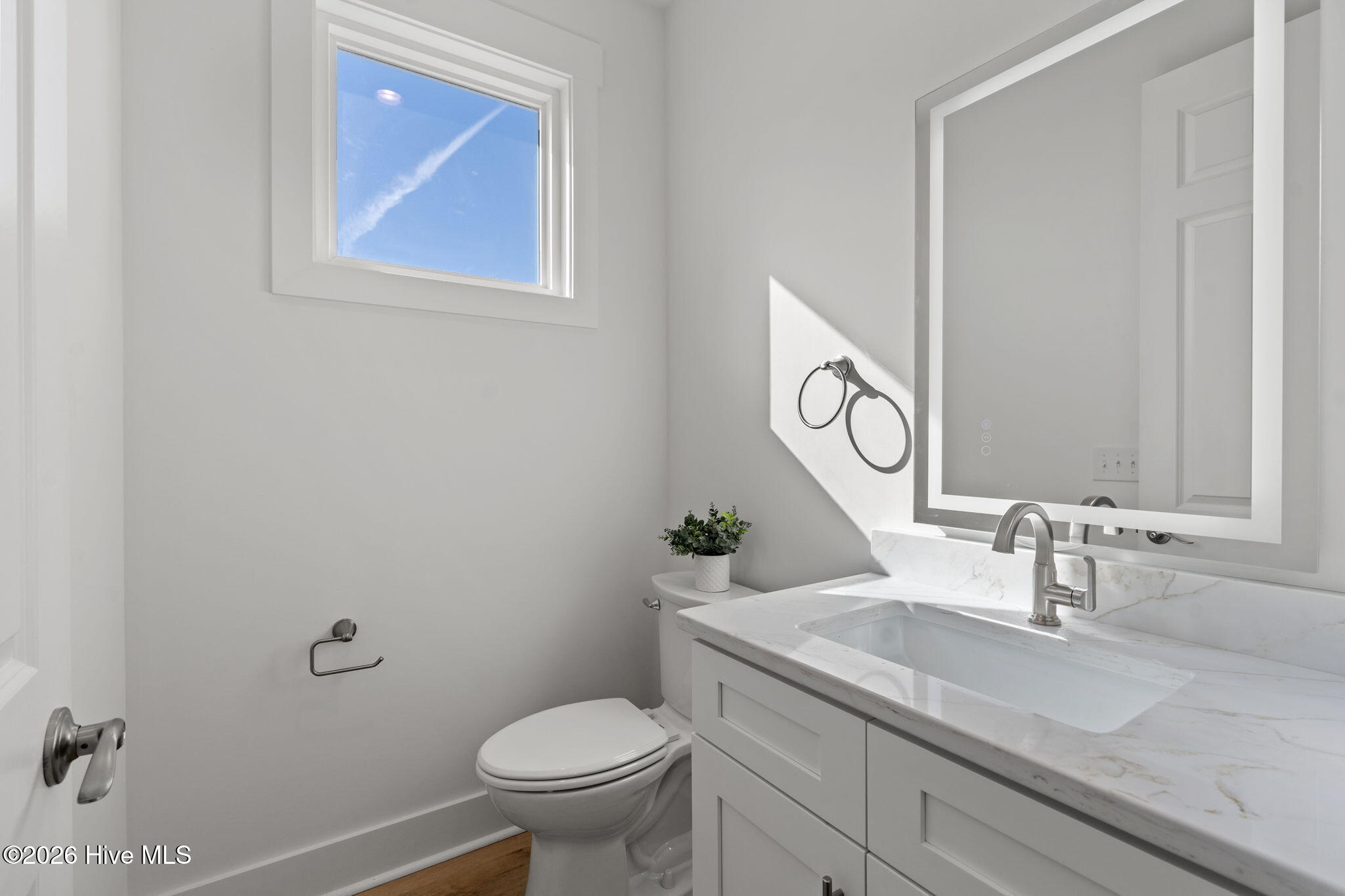 100554588 | Photo 35