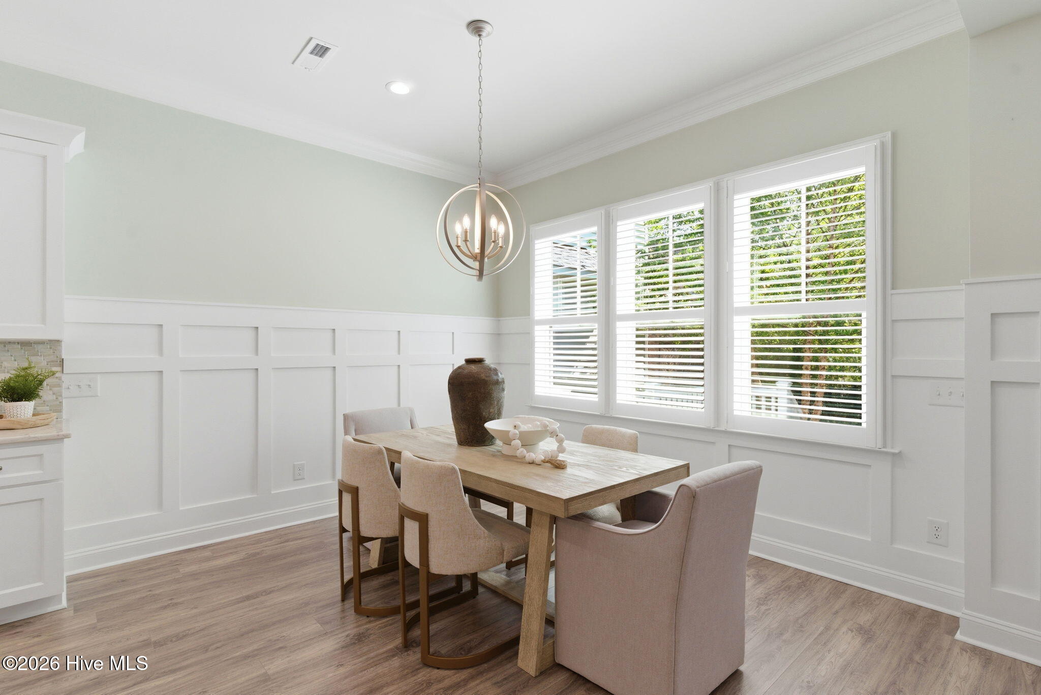 100569885 | Photo 11