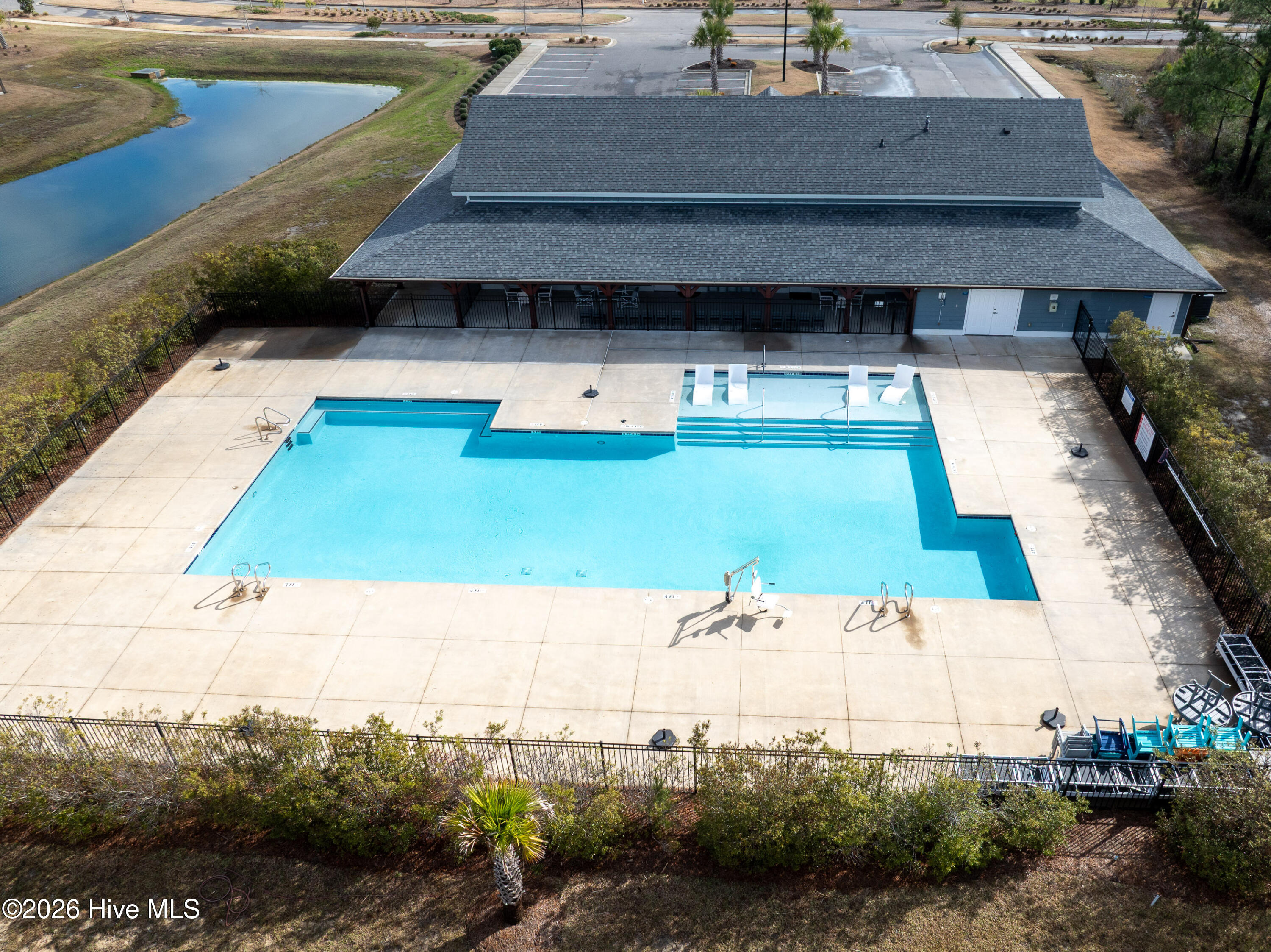 100559737 | Photo 43