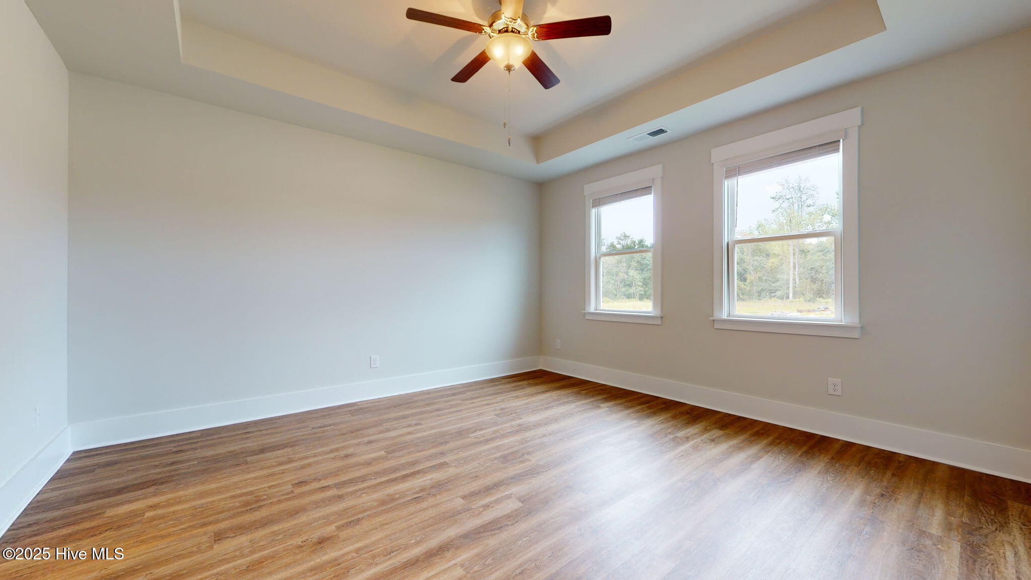 100543683 | Photo 30