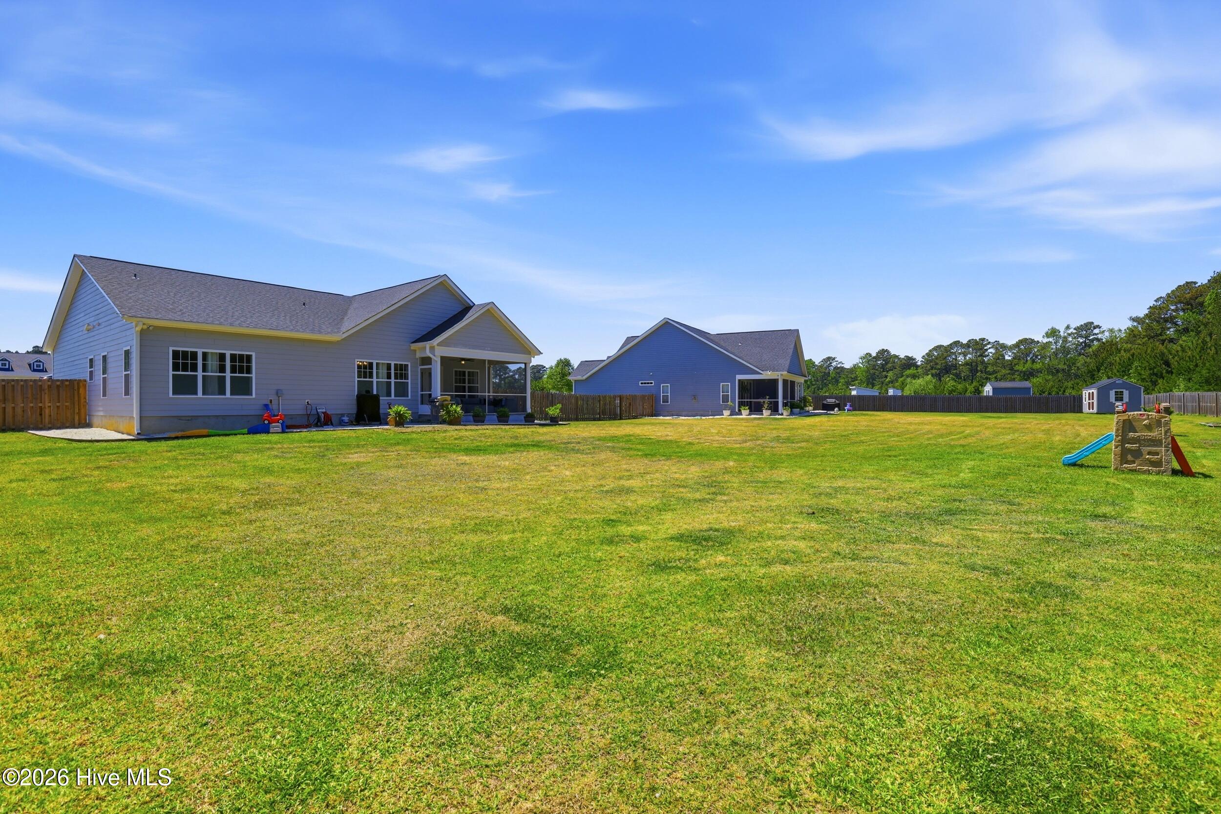 100569214 | Photo 44