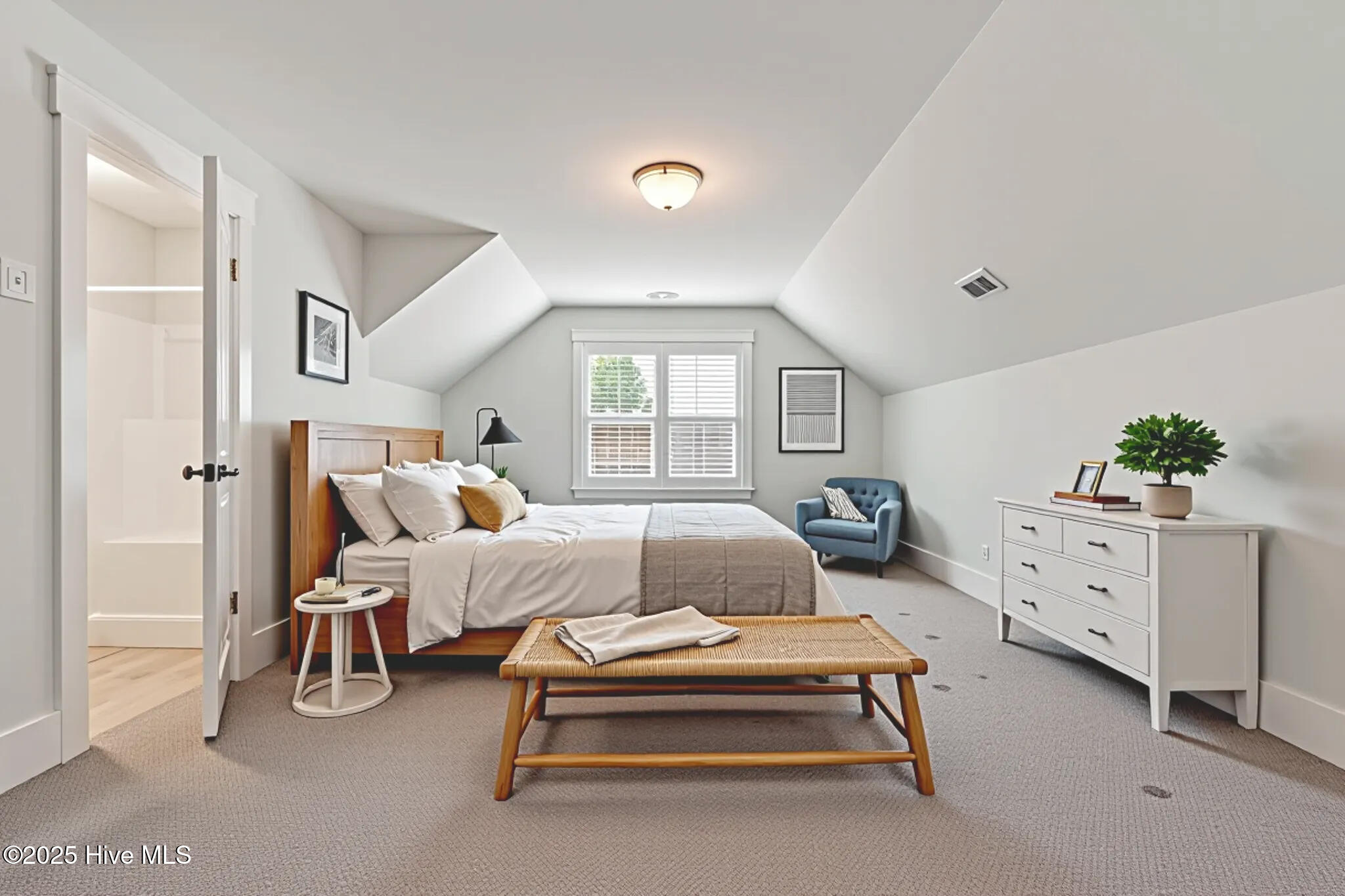 100523892 | Photo 47