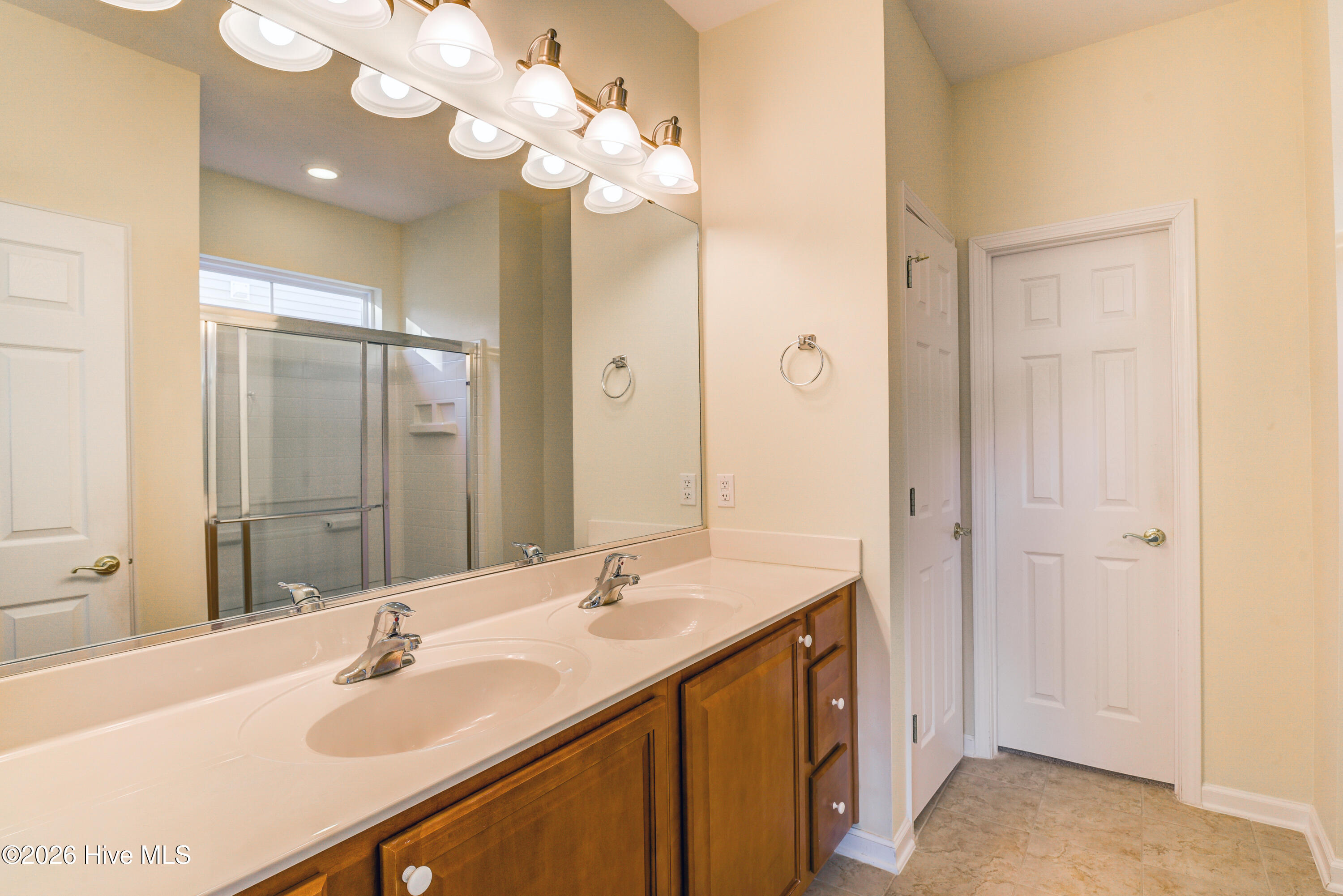 100554732 | Photo 20