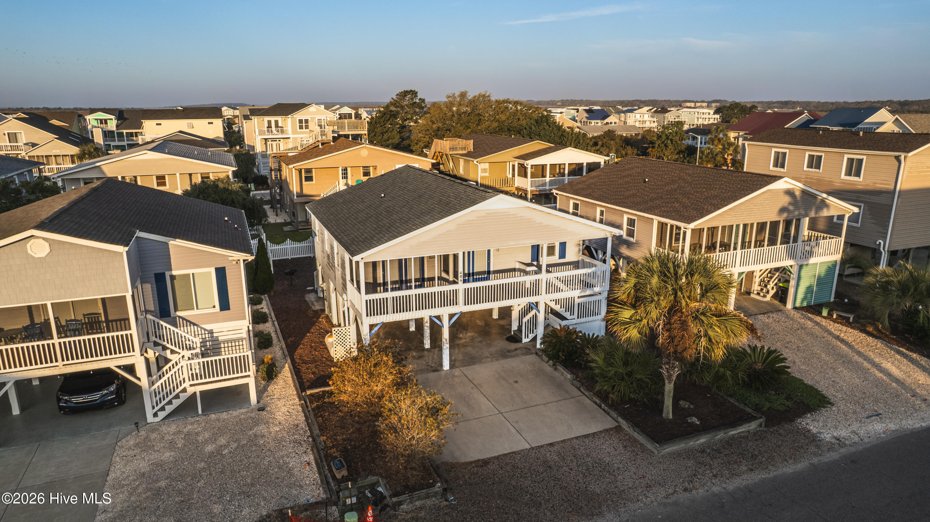 100563076 | Photo 38