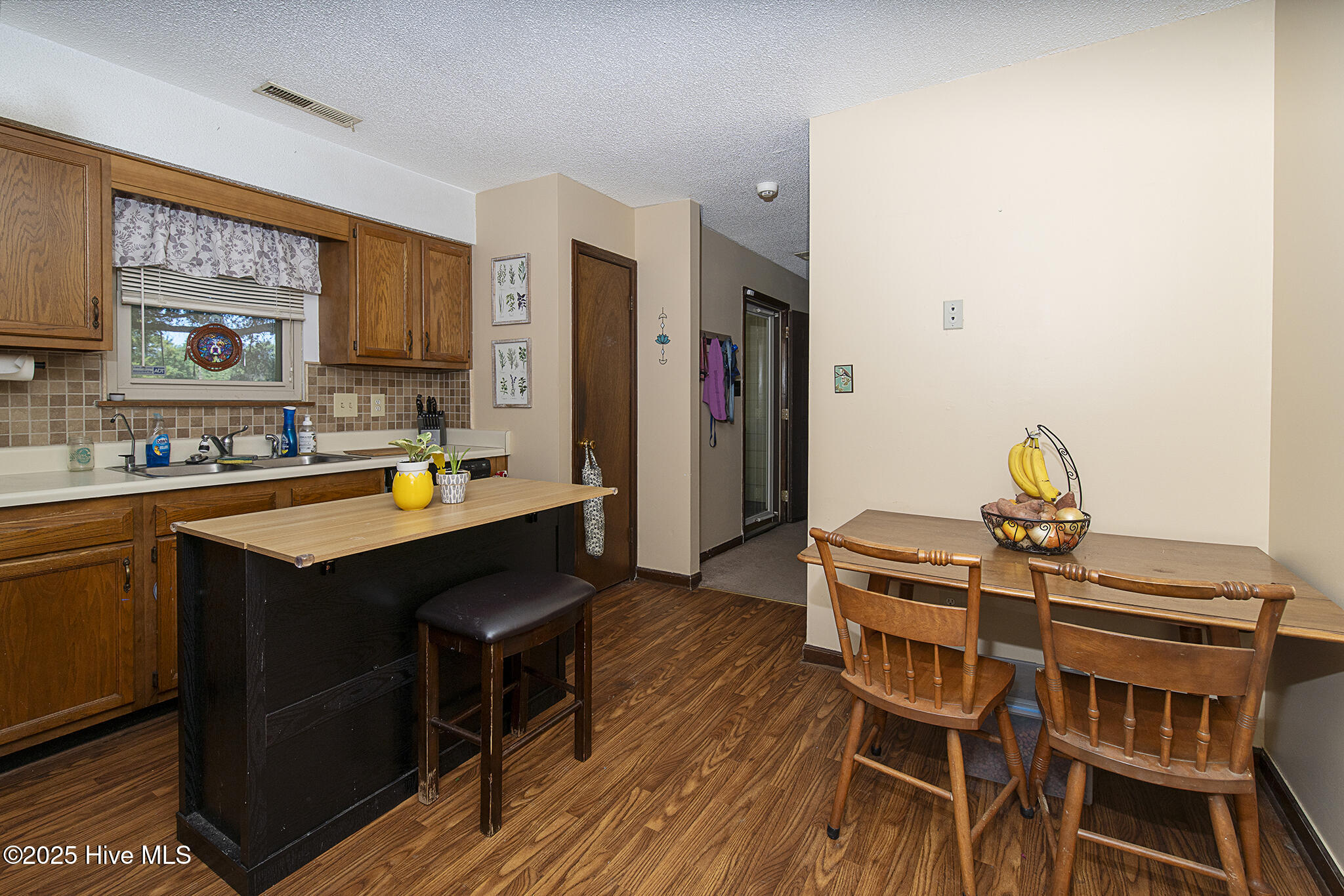 1342 Old Maplehurst Rd Road, Jacksonville, NC 28540 – photo 6: kitchen