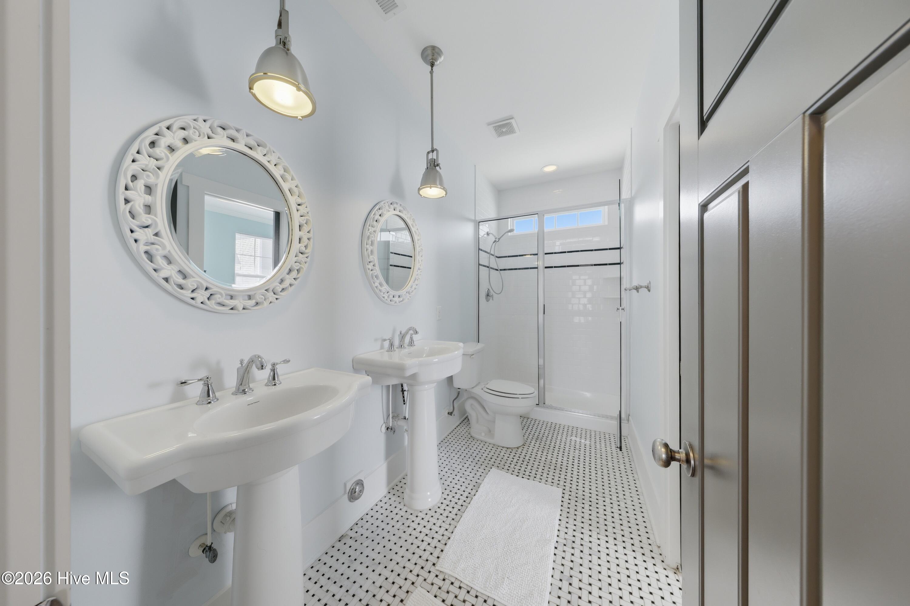 100564294 | Photo 45