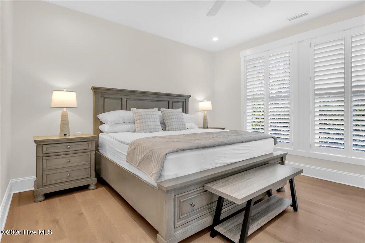 100563677 | Photo 42