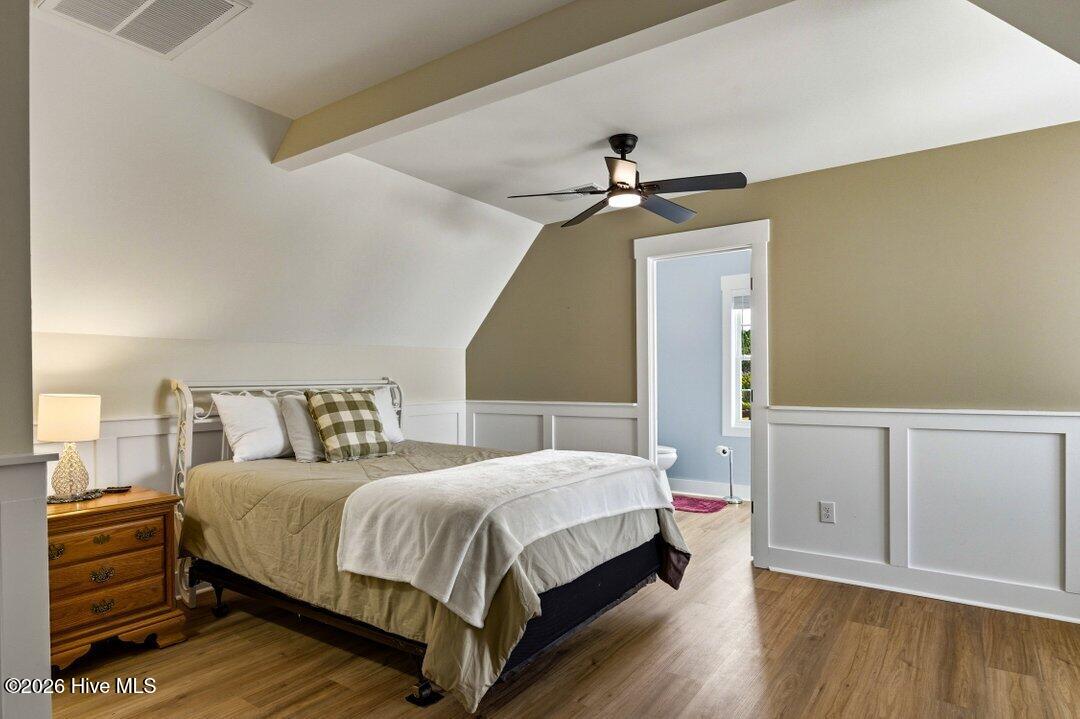 100560083 | Photo 35