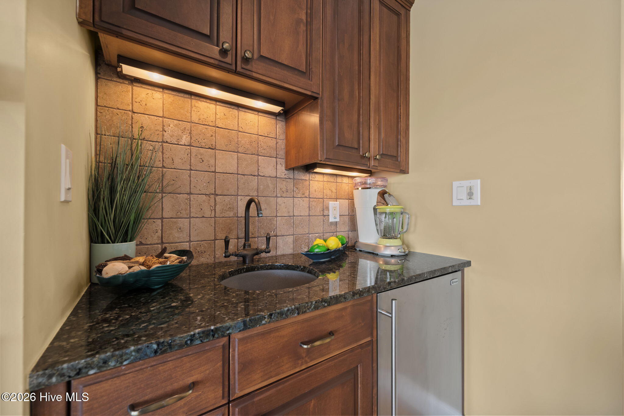 100568549 | Photo 17